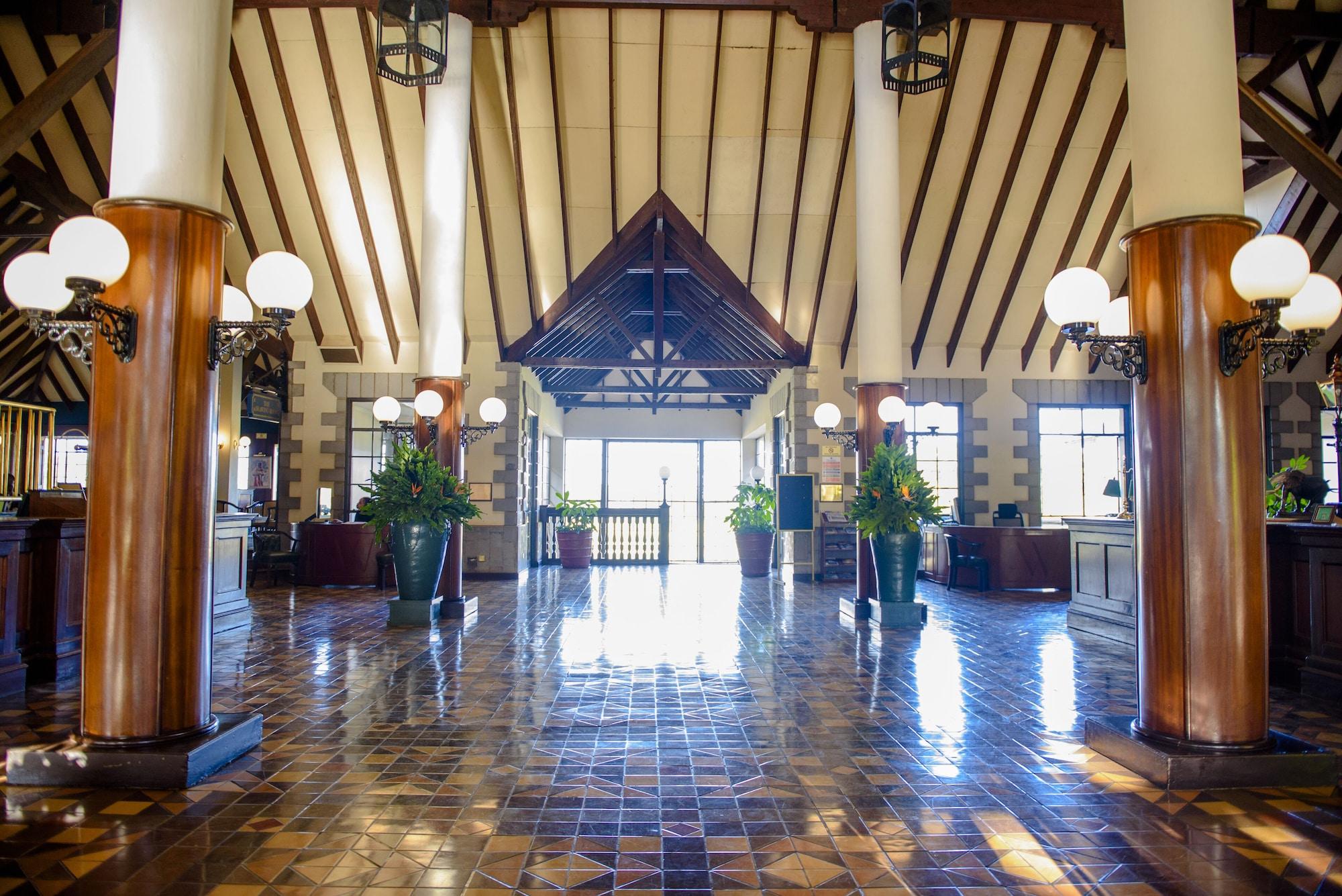 Vista Lobby Windsor Golf Hotel & Country Club