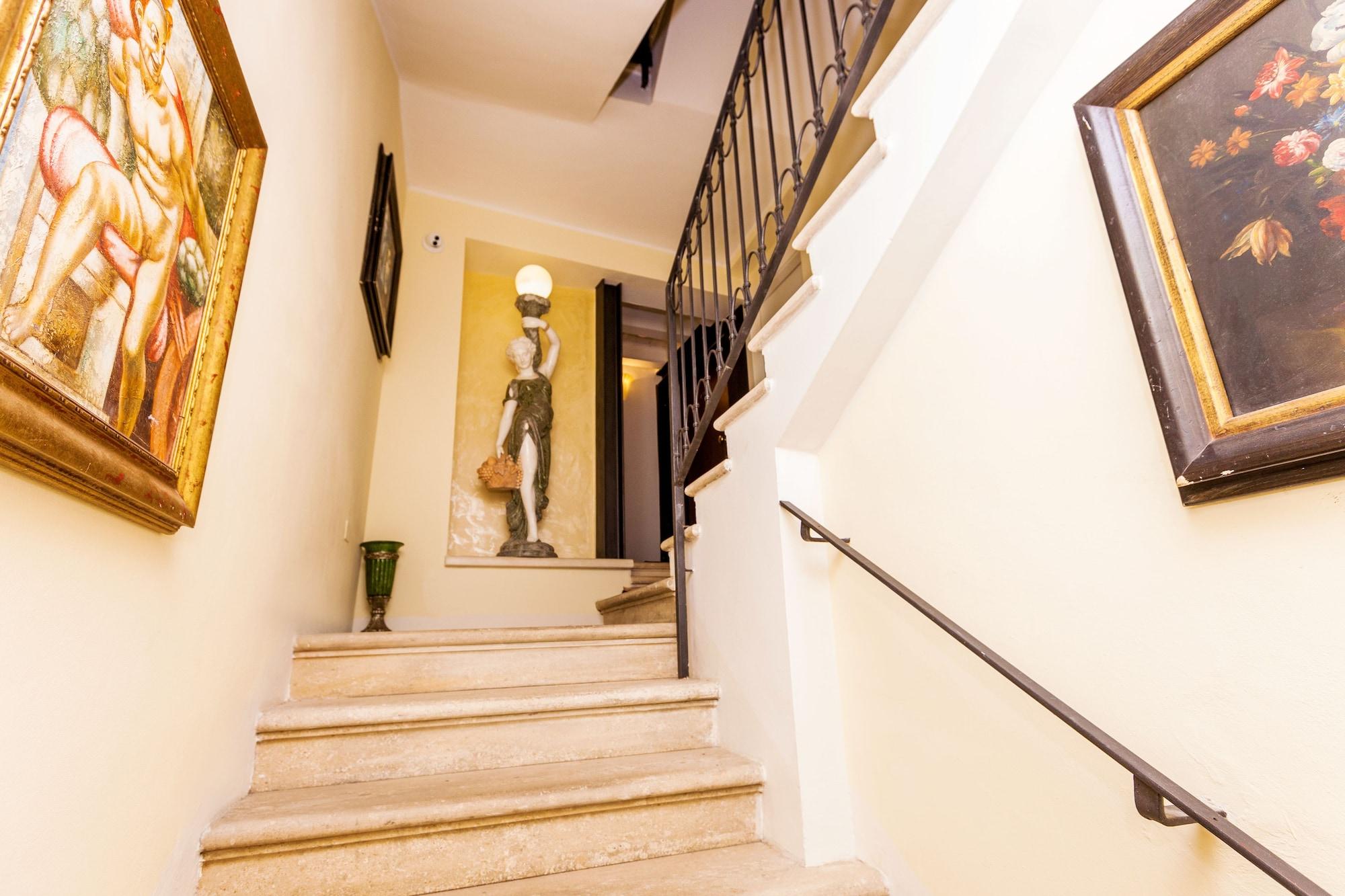 Varios Residenza Vescovado