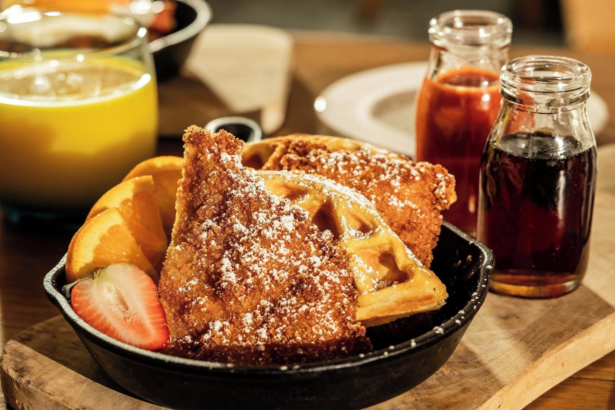 Restaurant Renaissance Dallas at Plano Legacy West Hotel