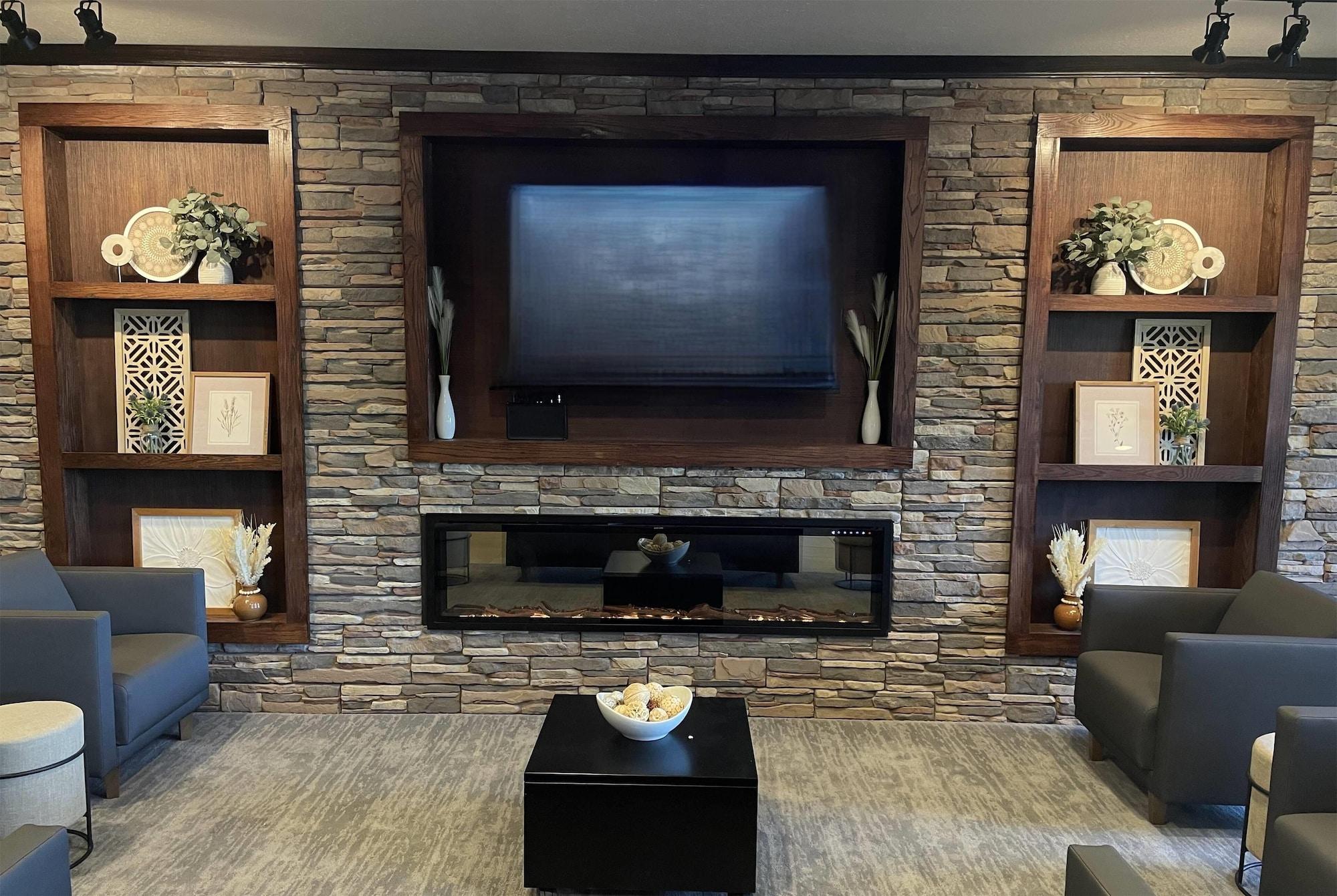 Vista Lobby Microtel Inn & Suites by Wyndham Waynesburg