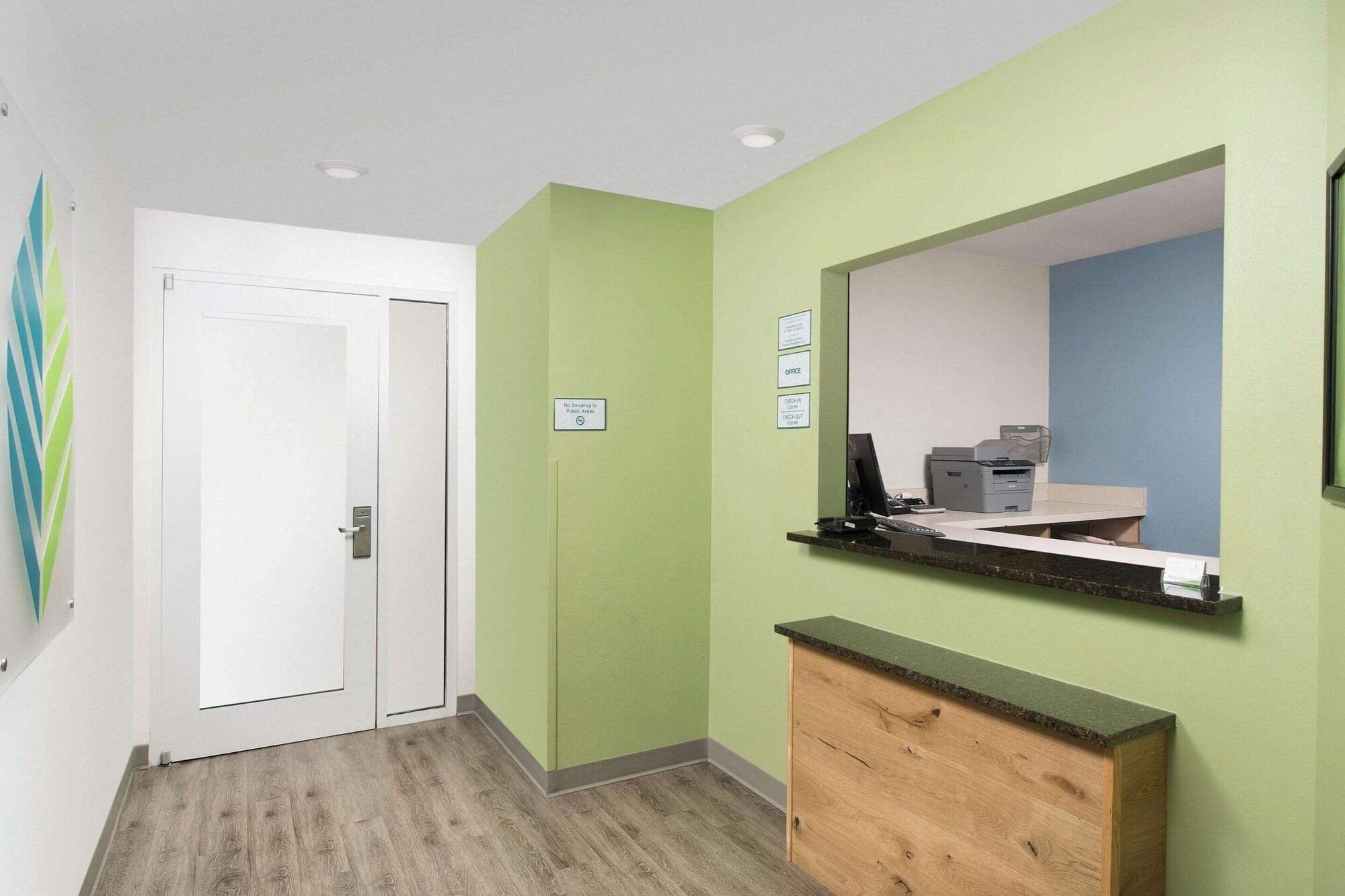 Vista Lobby WoodSpring Suites Waco near University