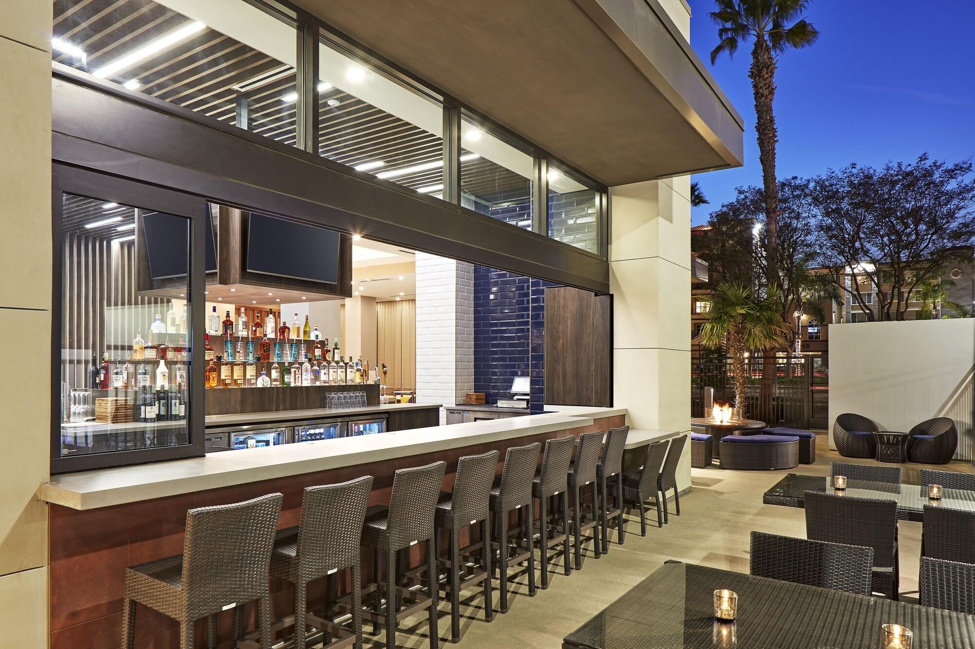 Bar/lounge Cambria Hotel Anaheim Resort Area