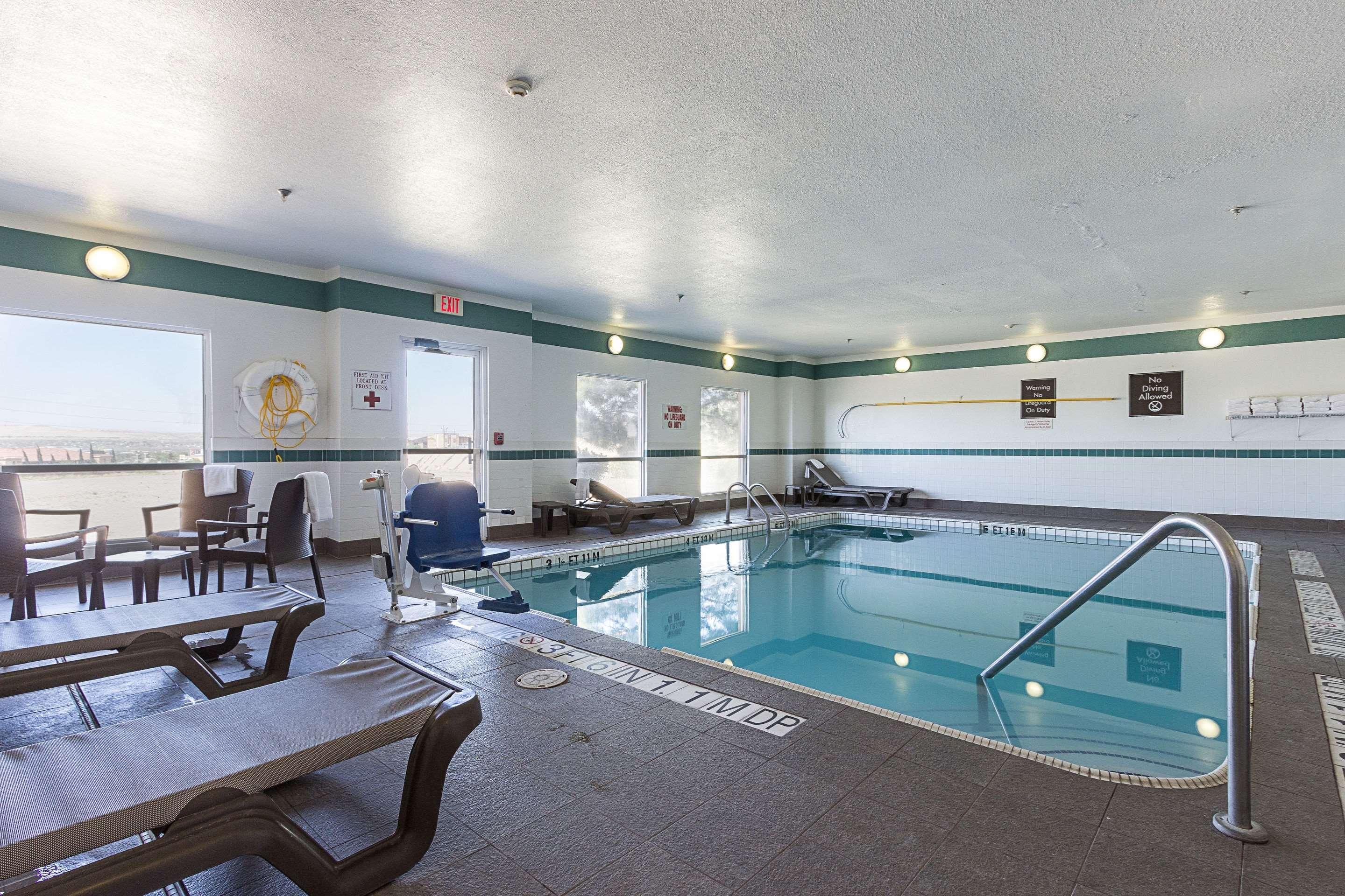 Vista Piscina Spark by Hilton El Paso University