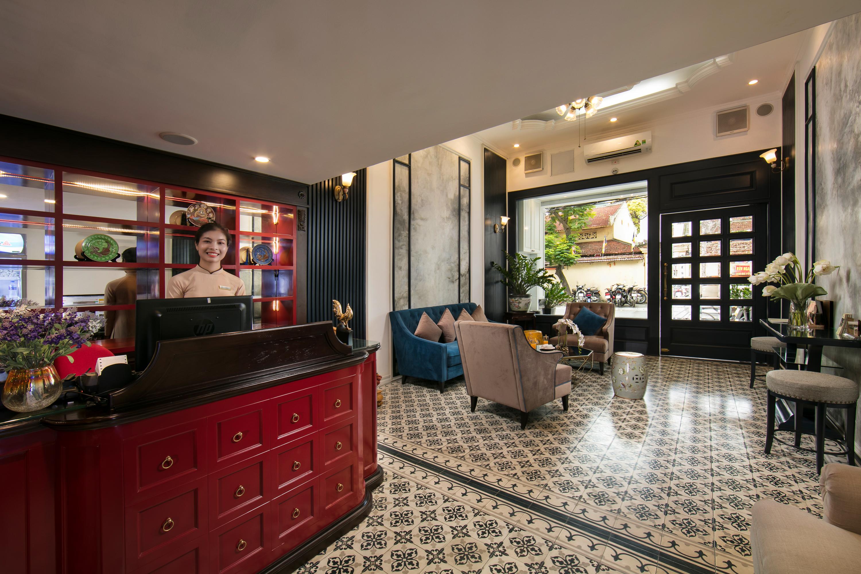 Vista Lobby Golden Rooster Hotel