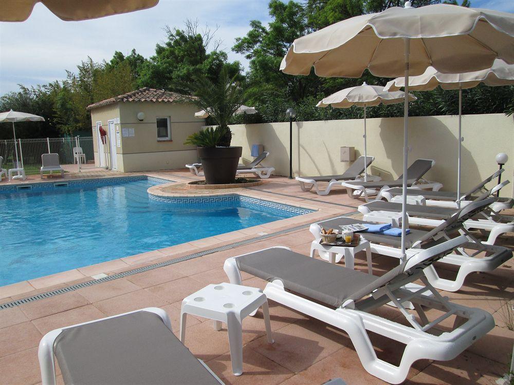 Vista Piscina Ariane Hotel Istres