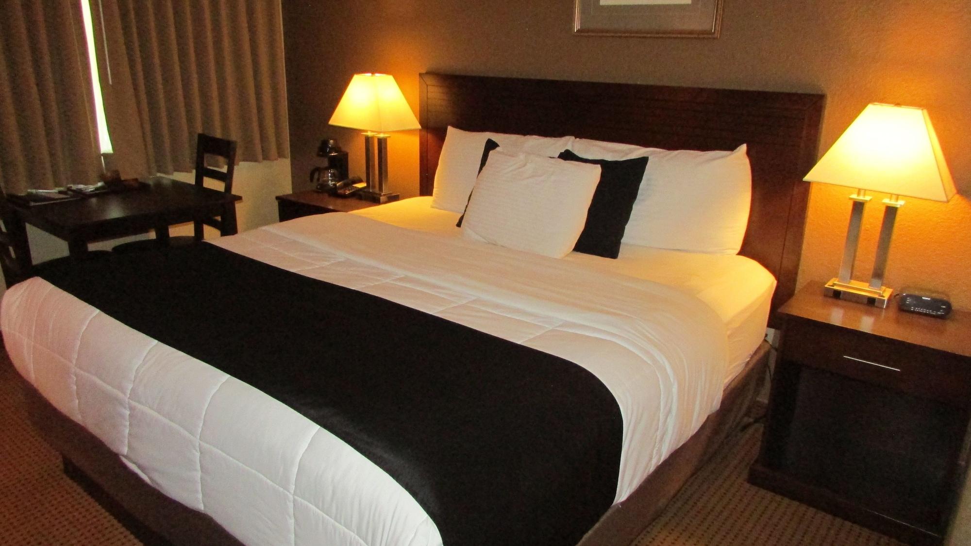 Habitación Fairbridge Inn & Suites
