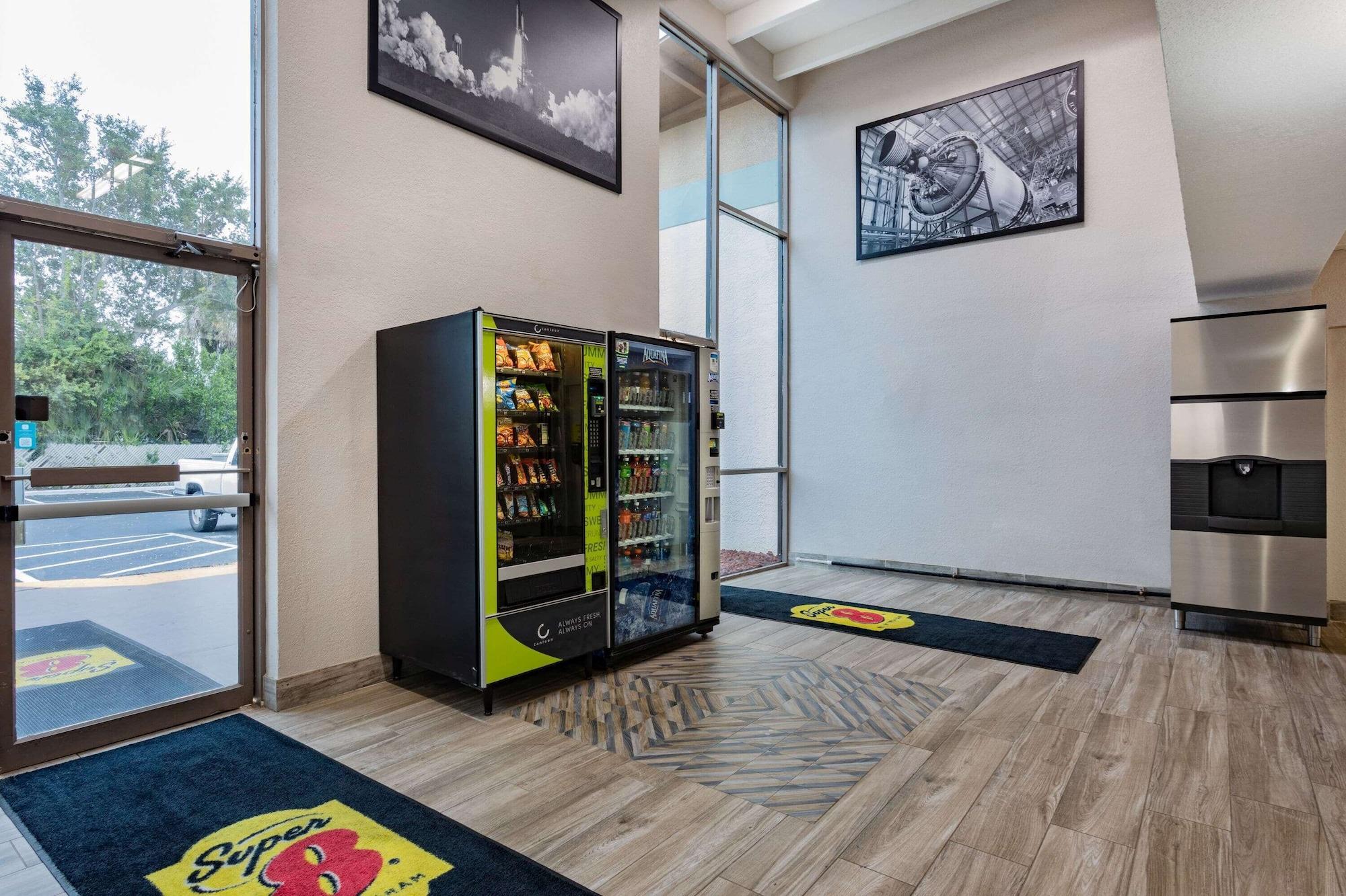 Vista Lobby Super 8 by Wyndham Melbourne