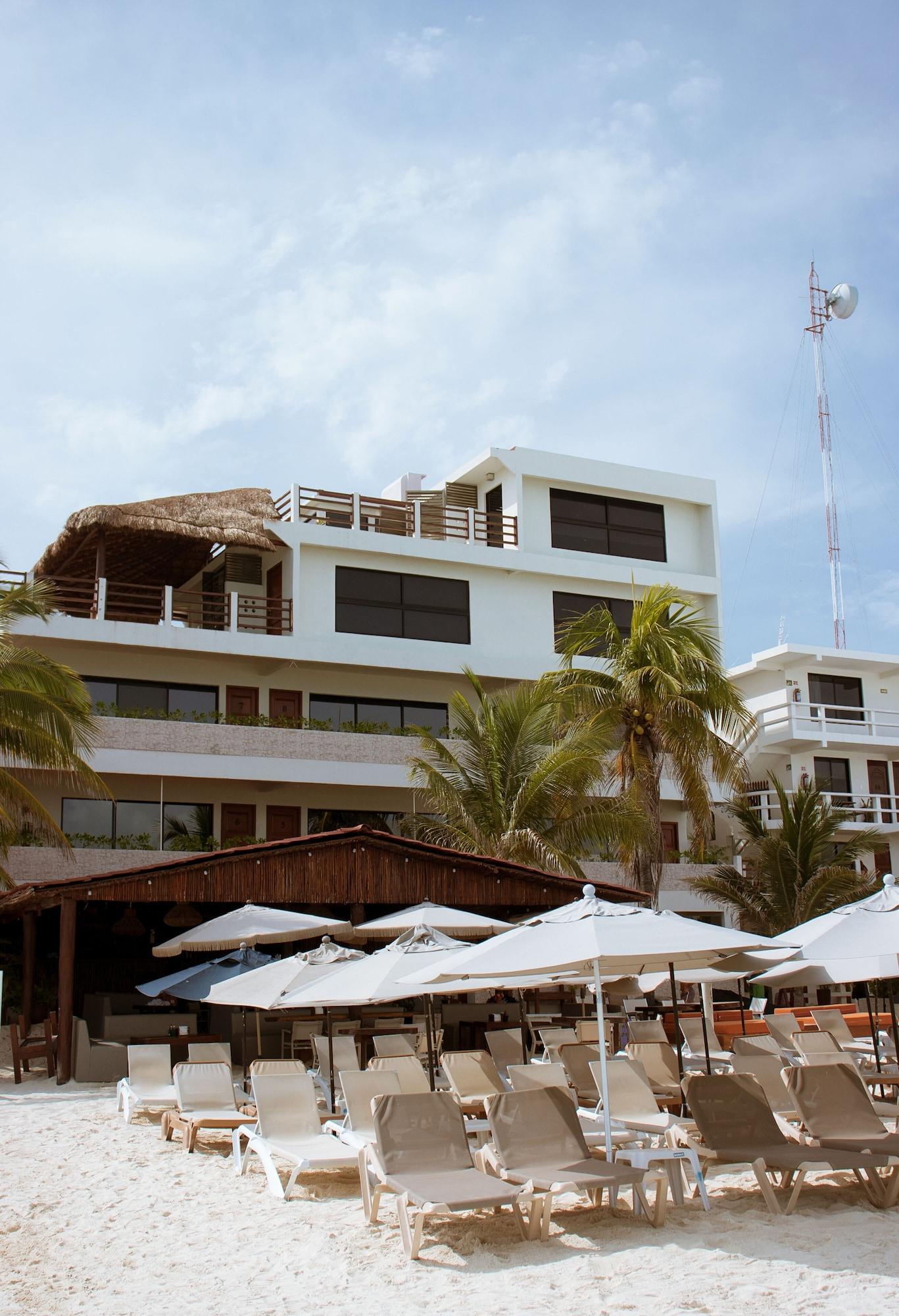 Vista Exterior Cuxos Hotel Beachfront