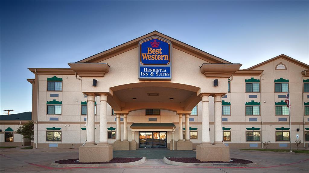 Vista Exterior Best Western Henrietta Inn & Suites