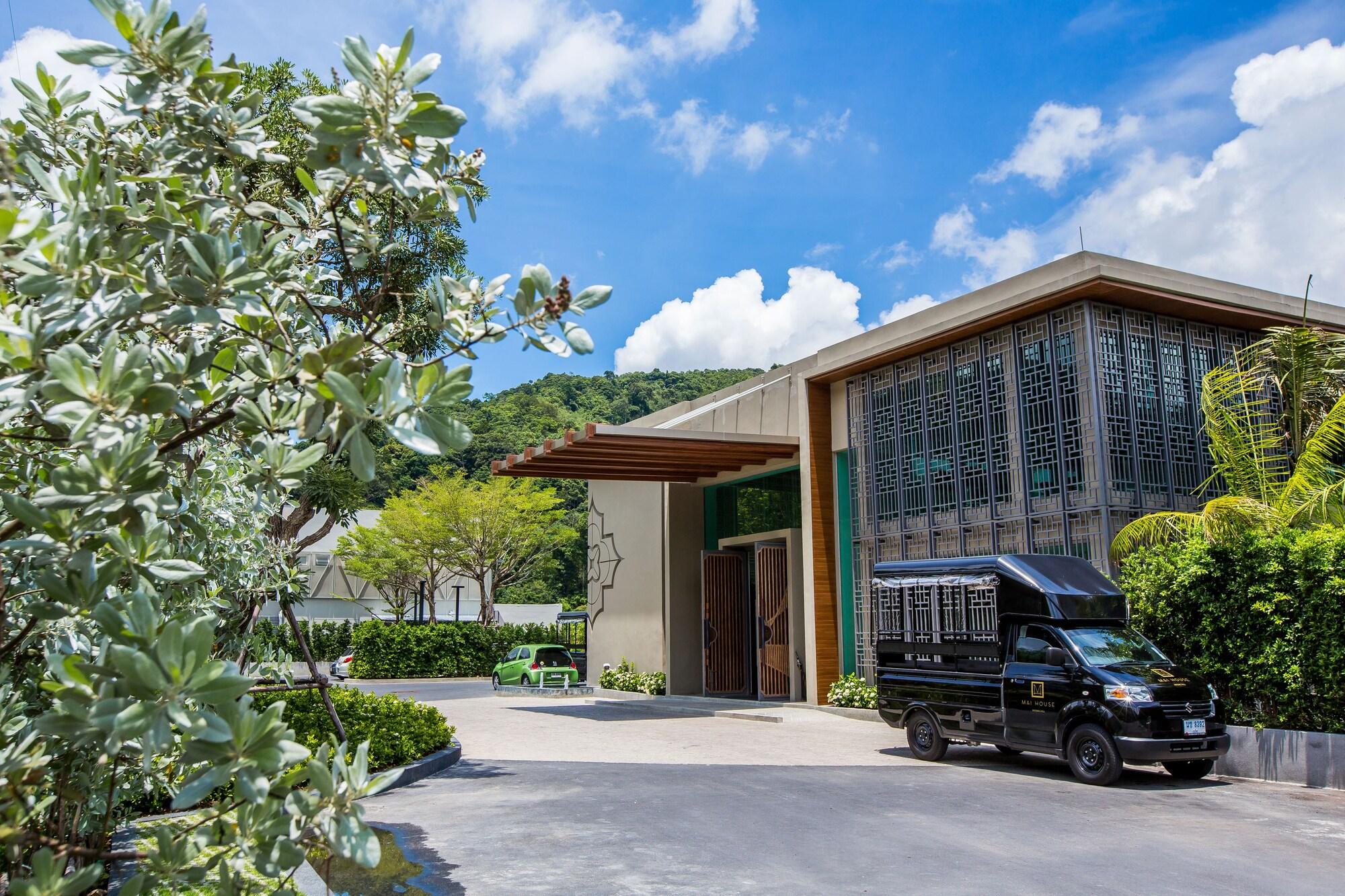 Vista Exterior Fusion Suites Phuket Patong