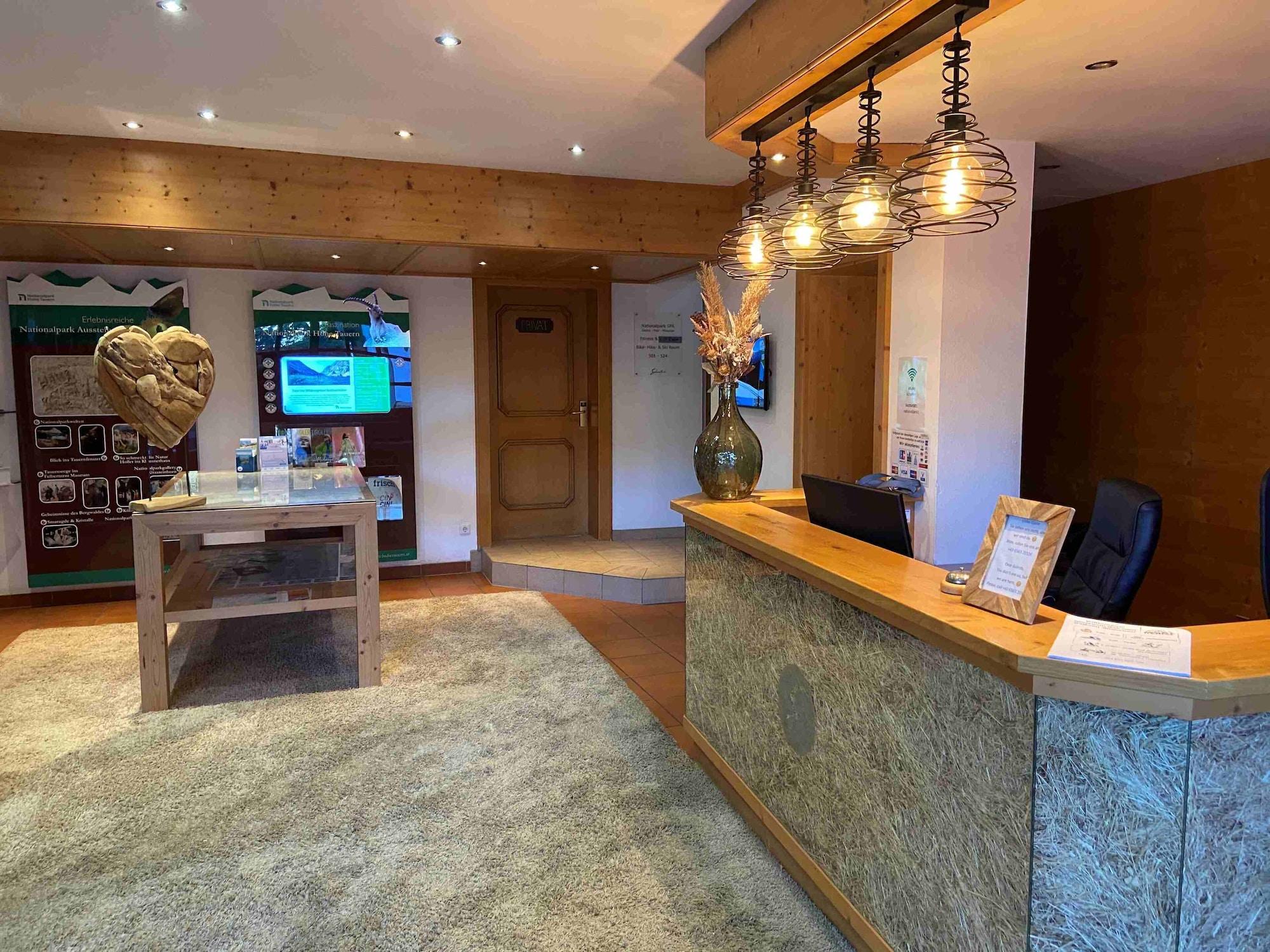 Vista Lobby Hotel in the HEART