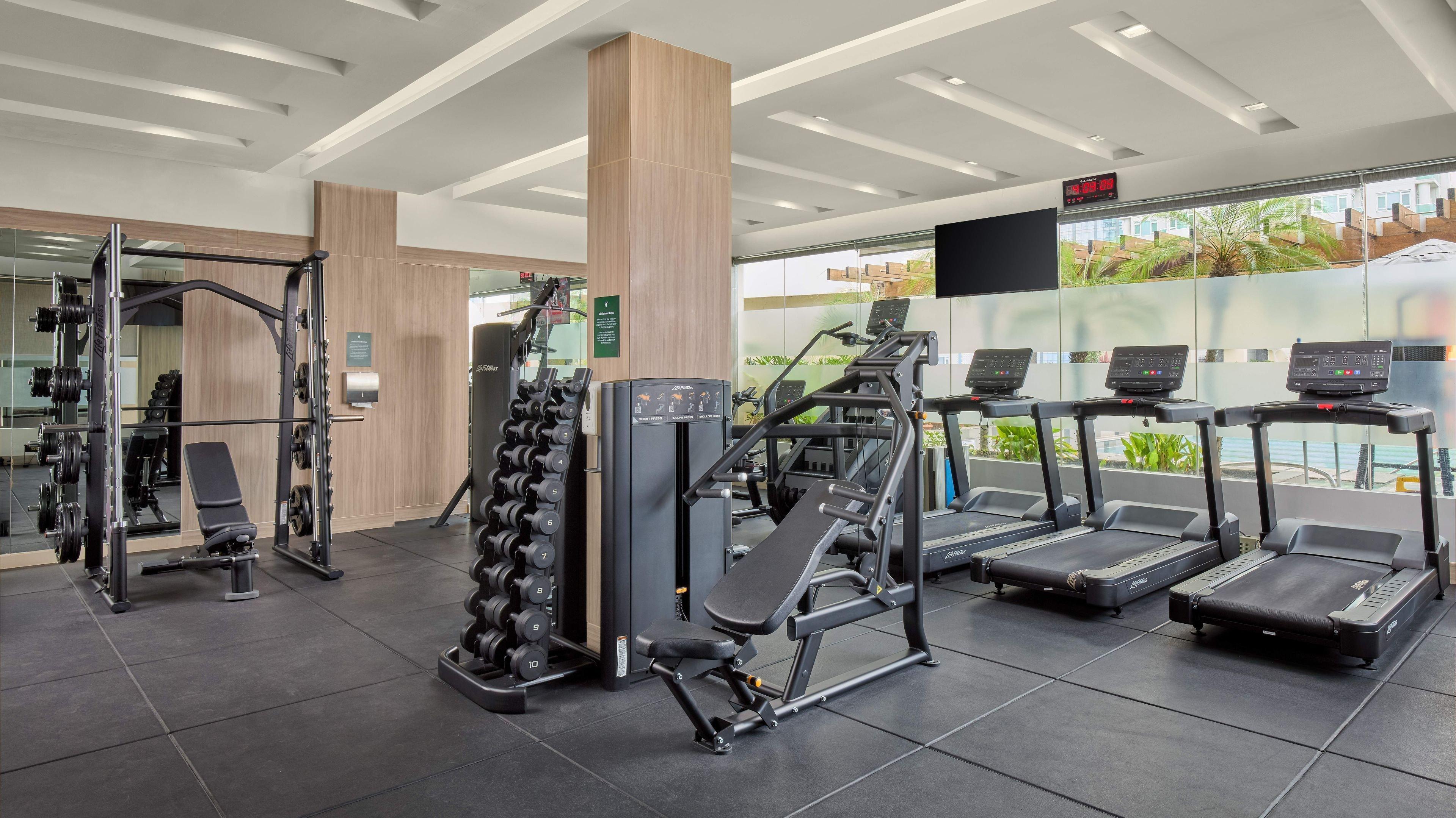 Gimnasio Holiday Inn & Suites Makati by IHG