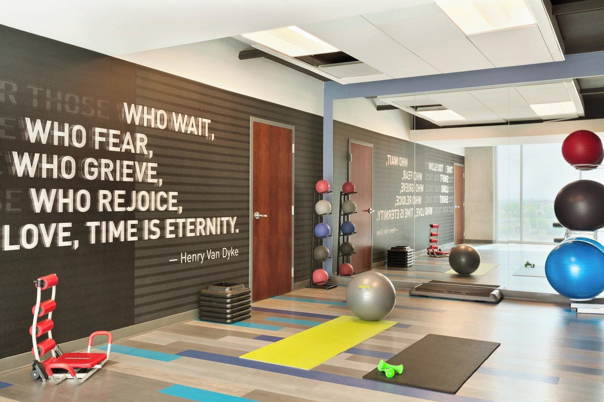 Gimnasio Twelve Downtown, Autograph Collection