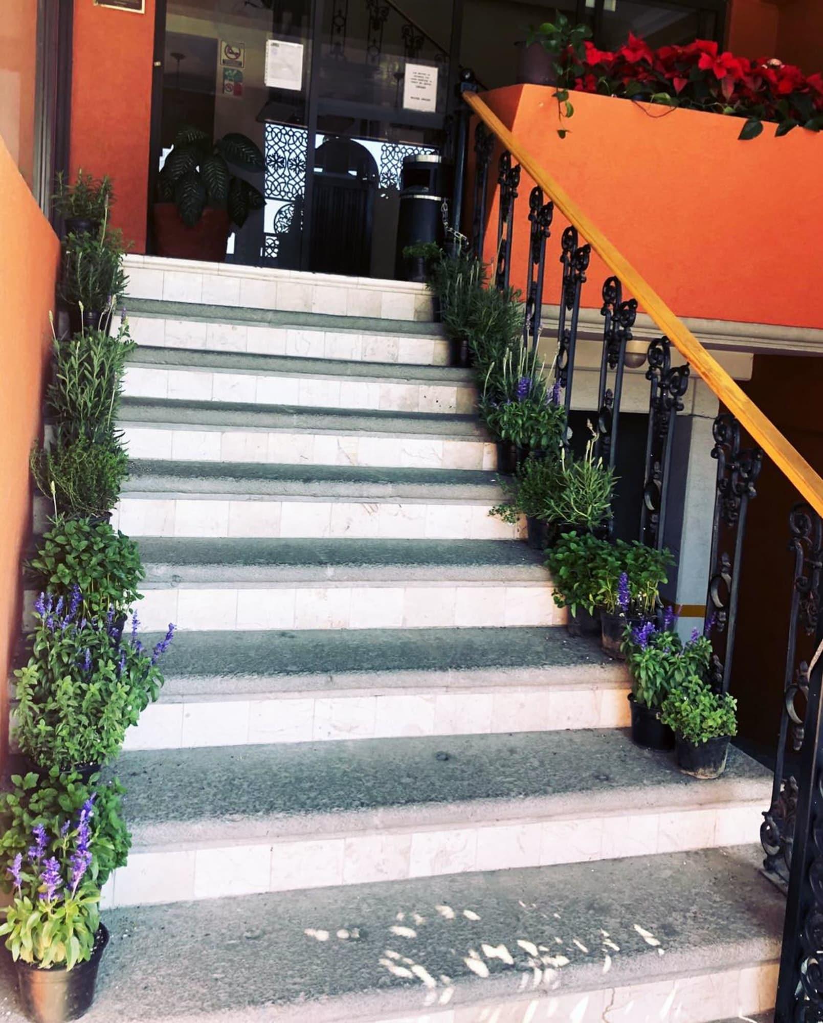 Vista Exterior Suites Sevilla