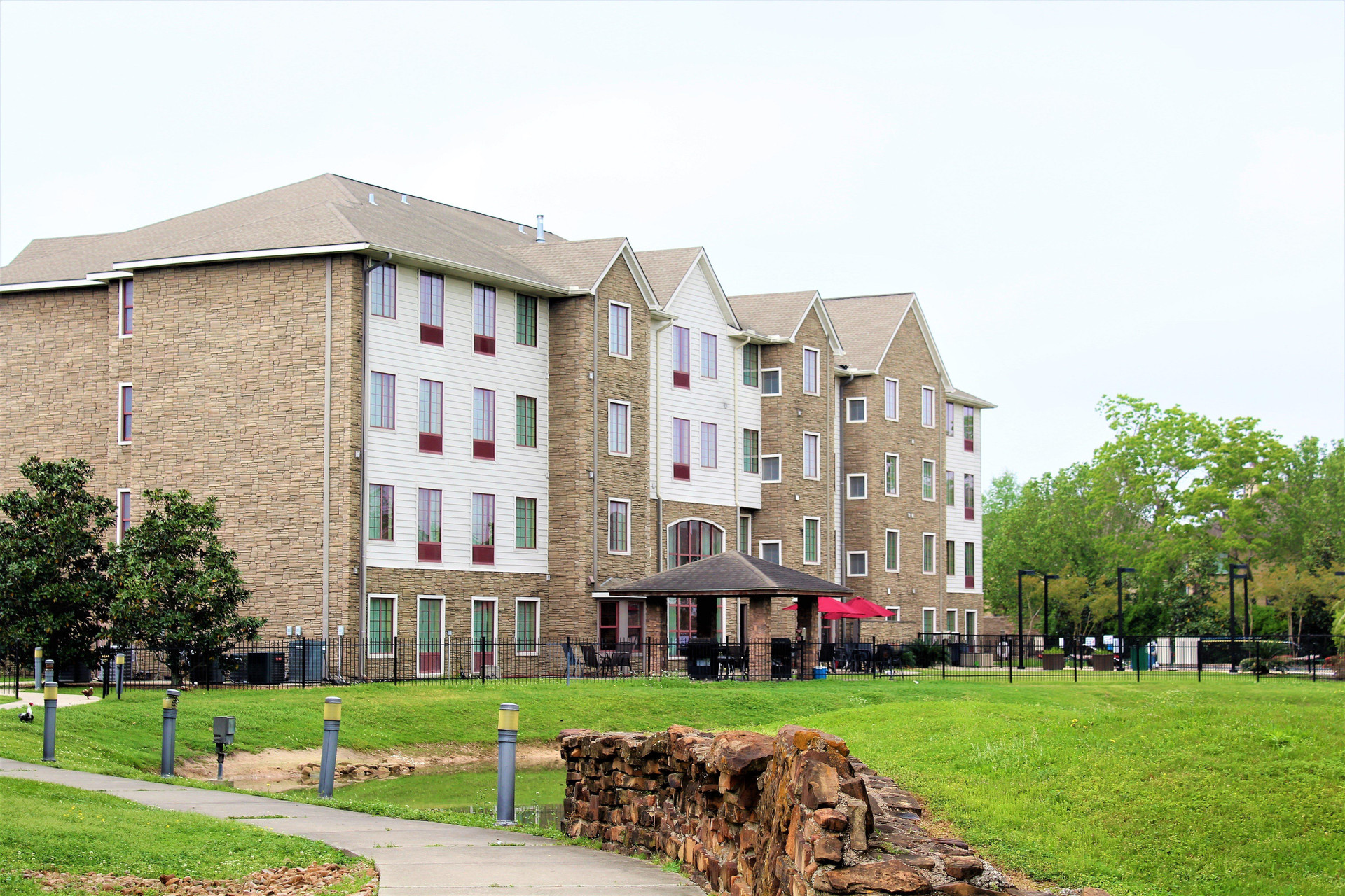 Vista Exterior Staybridge Suites Houston Willowbrook by IHG