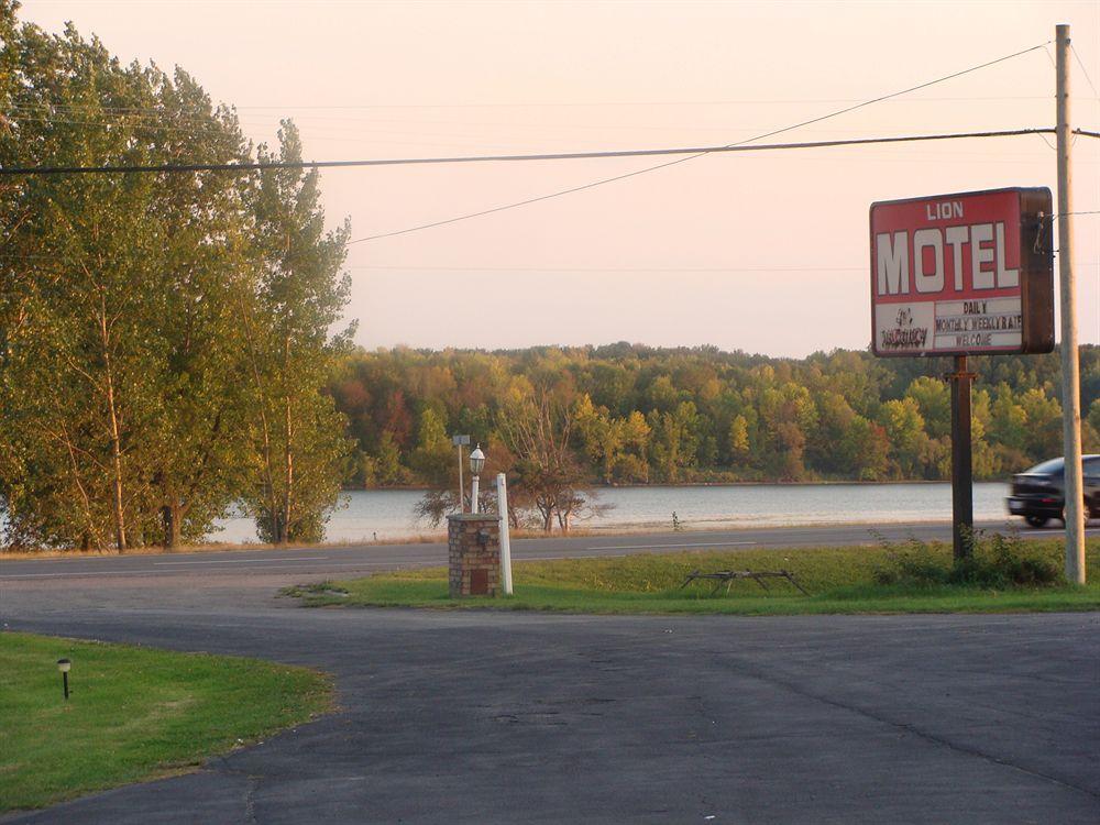 Varios Lion Motel