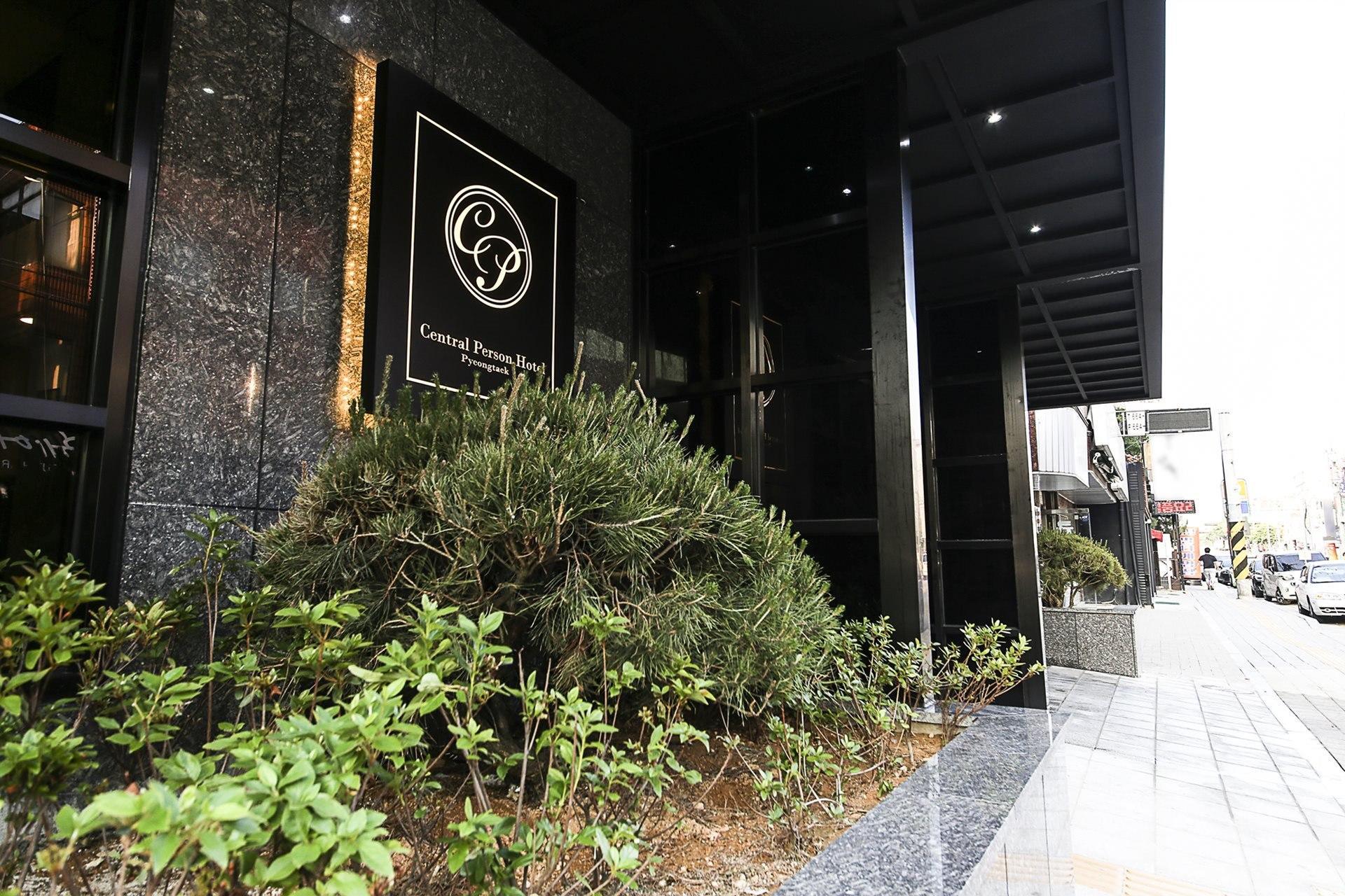Vista Exterior Central Person Hotel Pyeongtaek