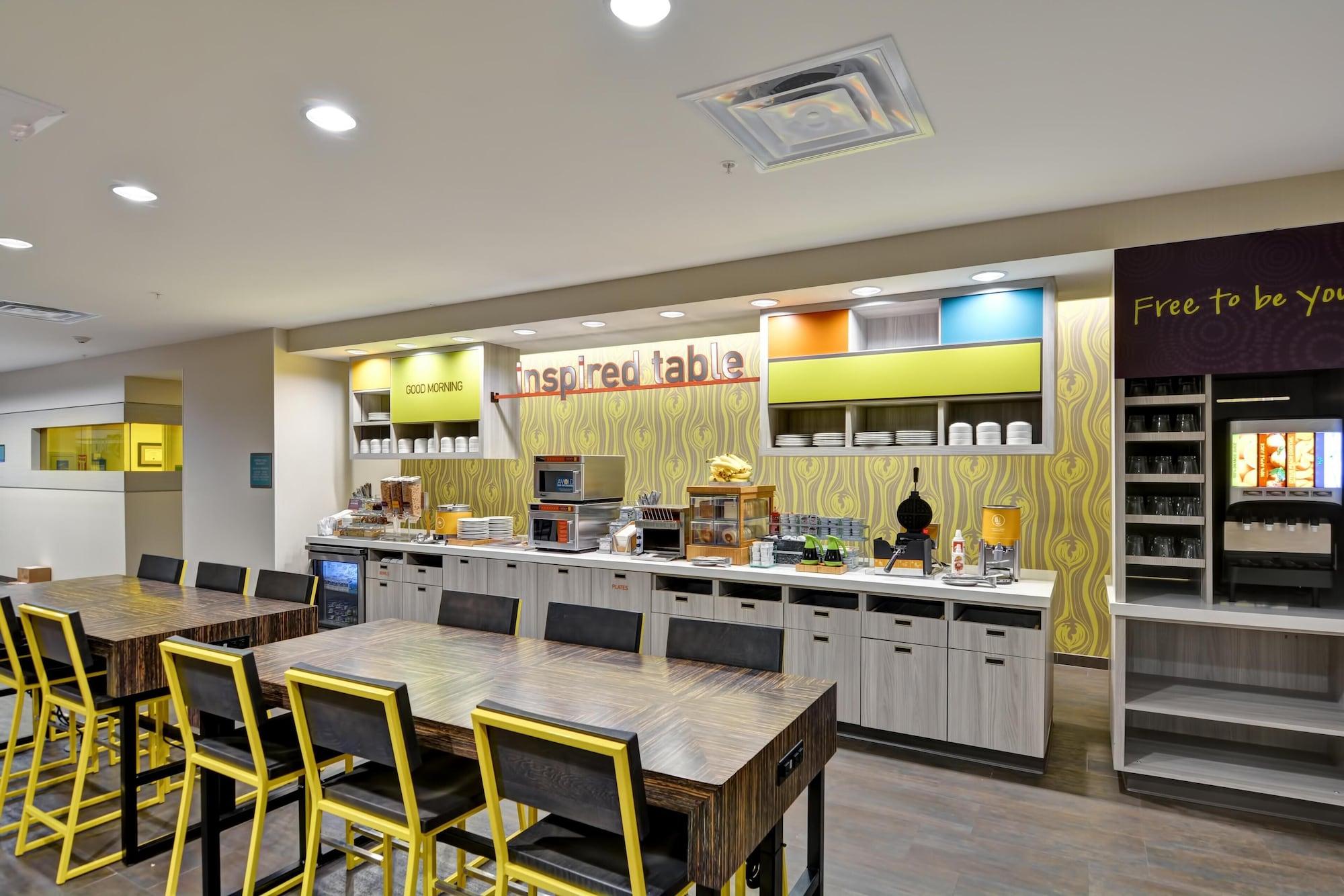 Restaurant Home2 Suites by Hilton Tampa USF Near Busch Gardens