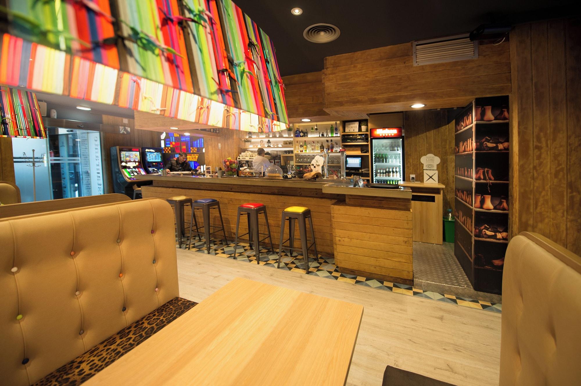 Bar/Salón ibis Styles La Rioja Arnedo