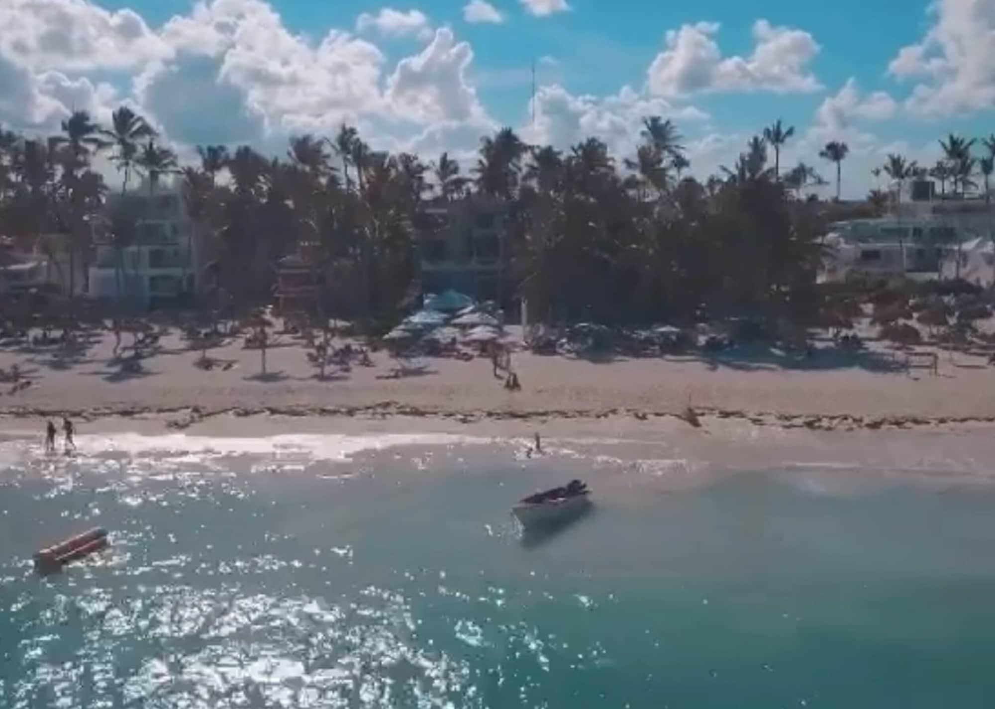 Vista Exterior VACATION STUDIOS with ROOFTOP POOL