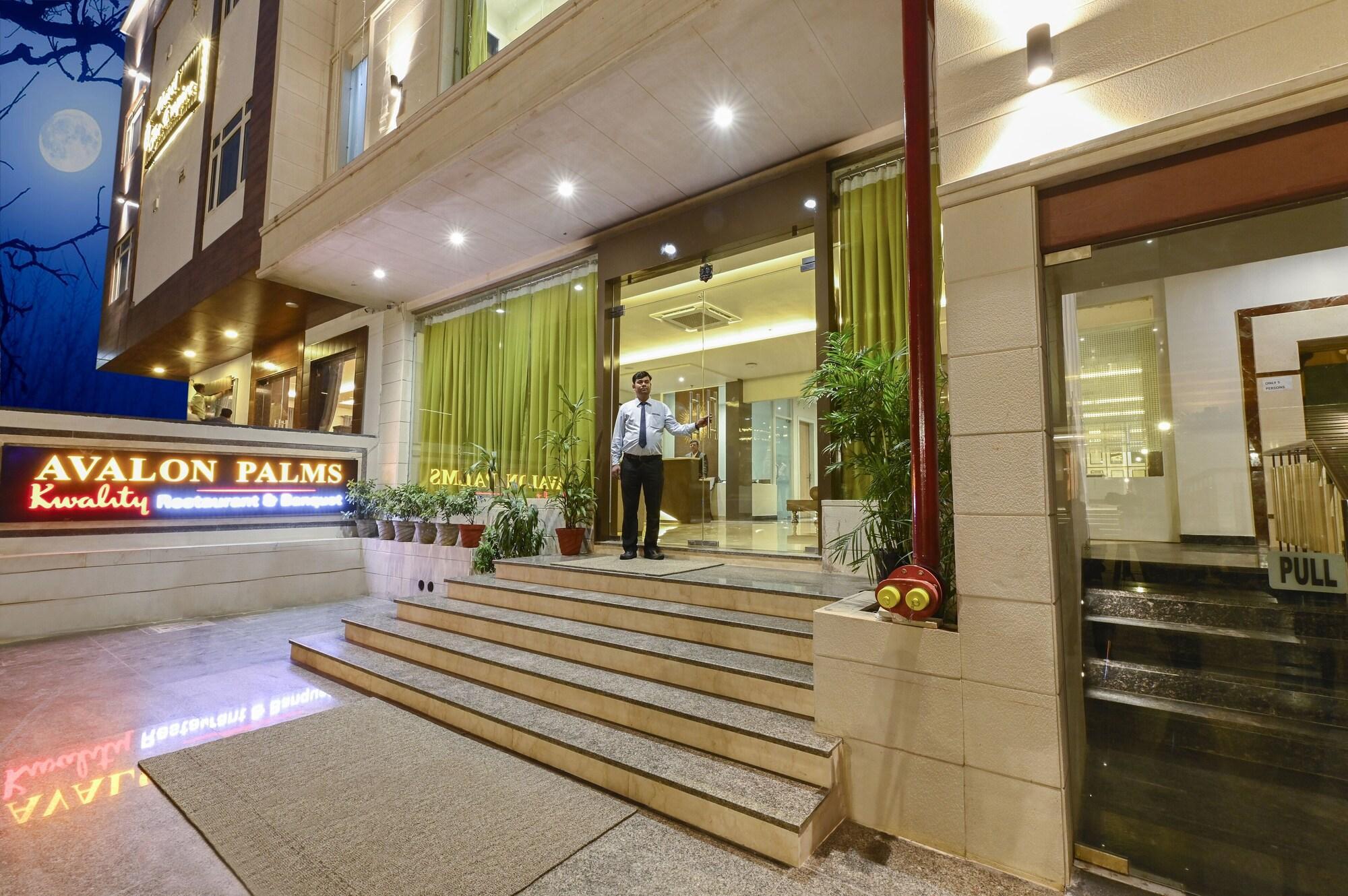 Vista Exterior Avalon Palms Agra