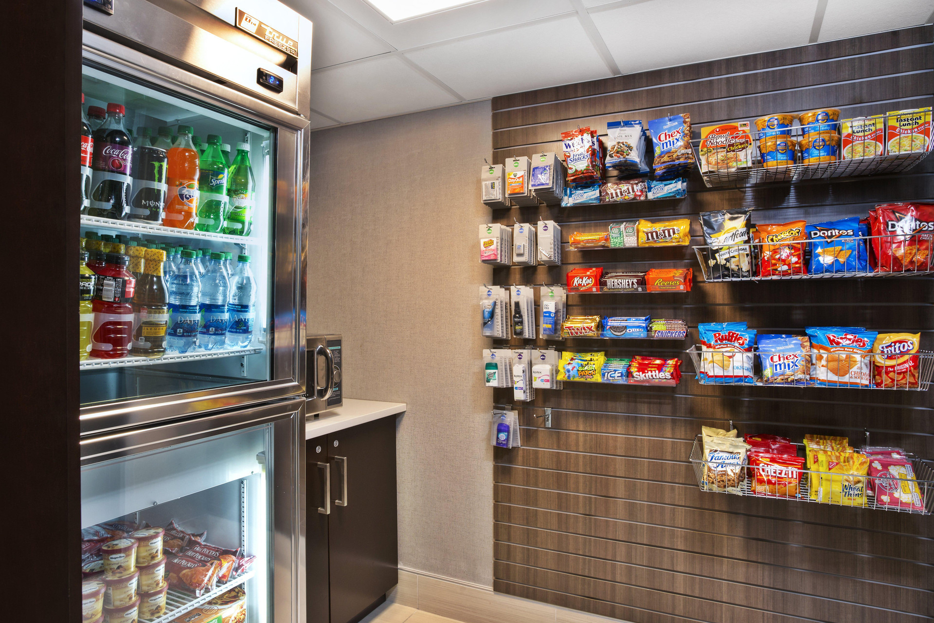 Vista Lobby Holiday Inn Express Boston - Waltham by IHG