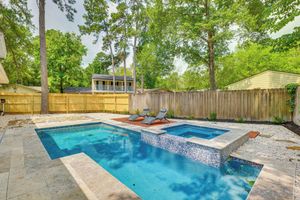 Alquiler Vacacional - Pet-friendly Spring Home w/ Private Pool & Hot Tub