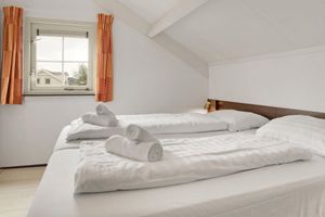 Alquiler Vacacional - Nice Holiday Home on the Water With Jetty