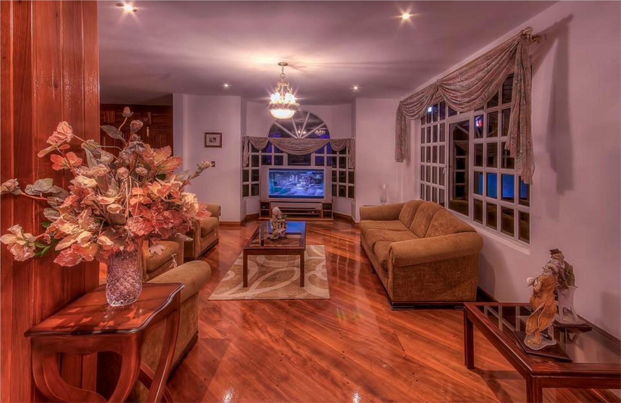 Vista Lobby Villa Emilia