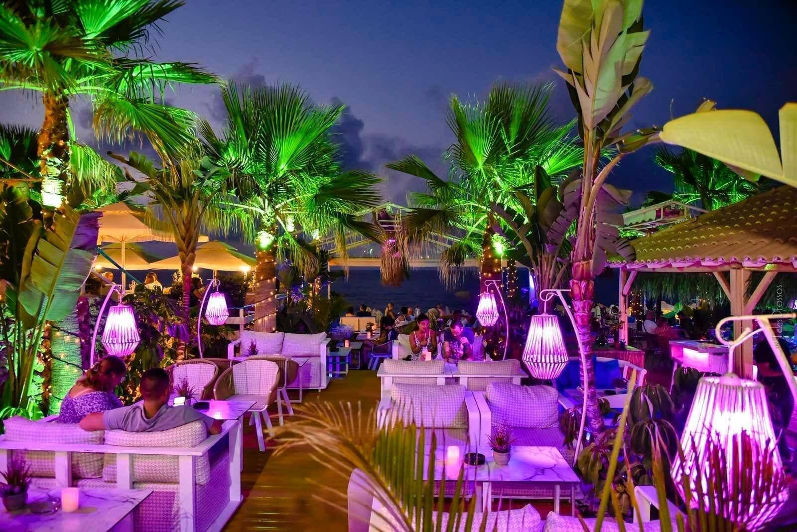 Bar/Salón Karteris Luxury Suites