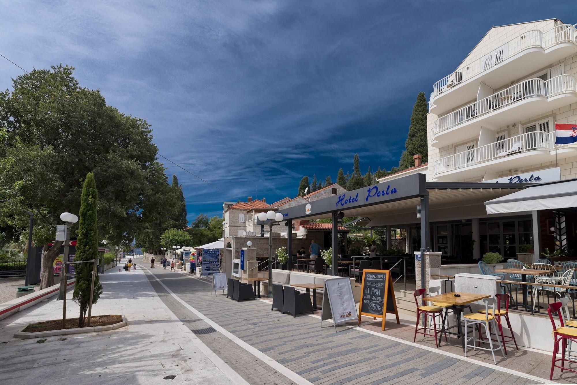 Vista Exterior Hotel Perla