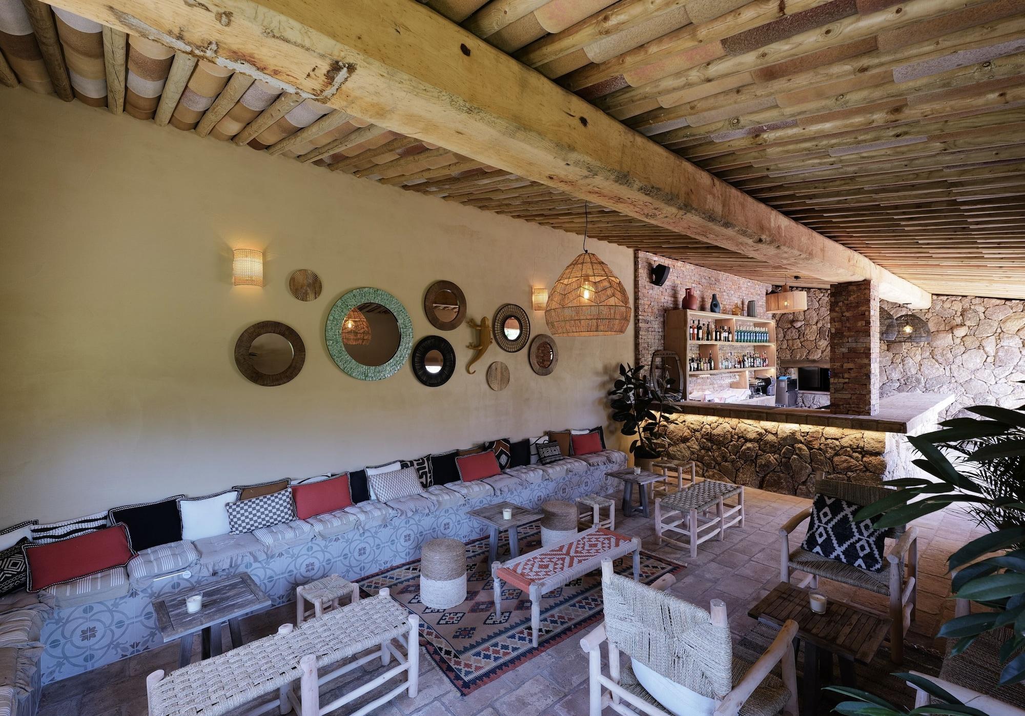 Bar/Salón Pozzo di Mastri