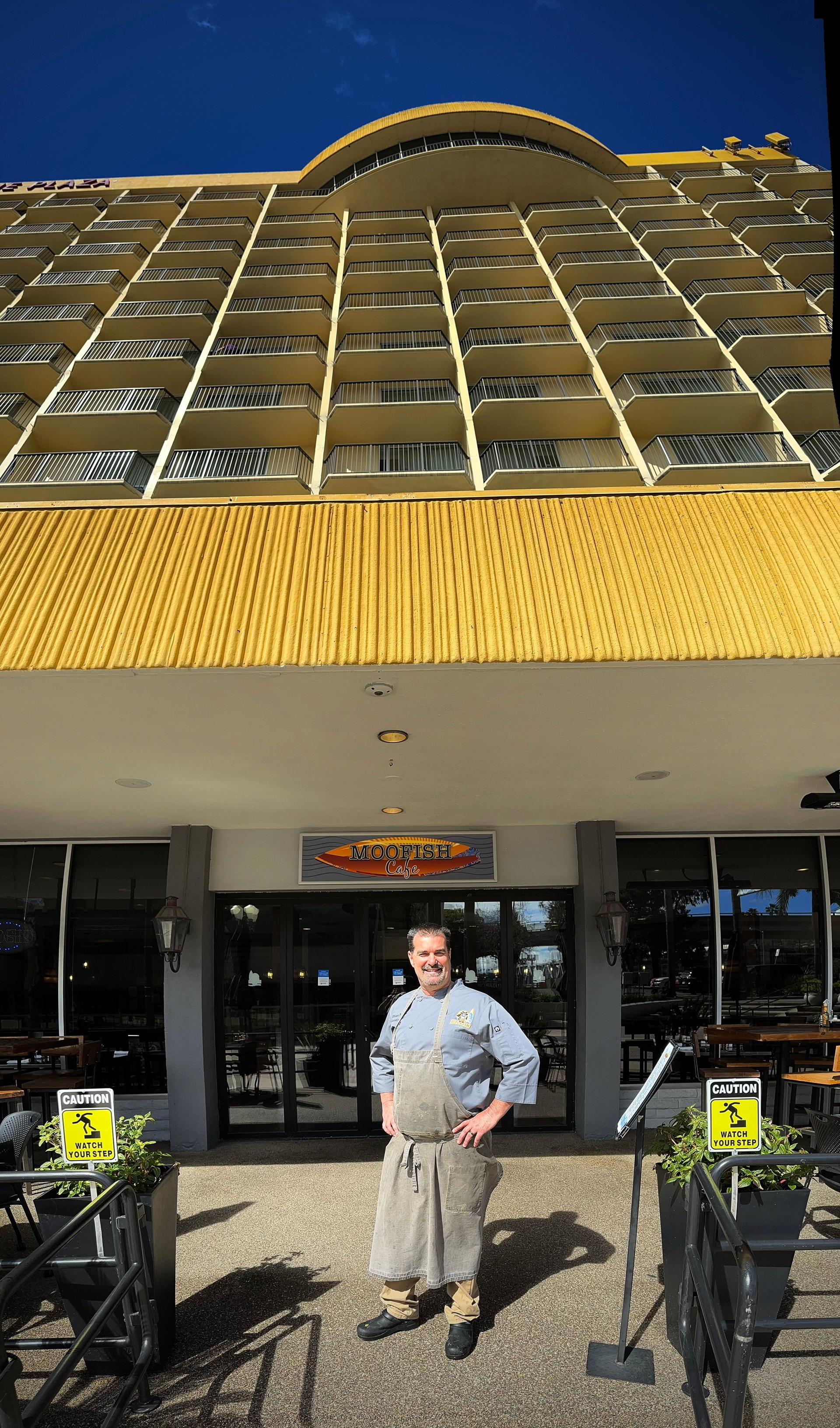 Restaurant Crowne Plaza Ventura Beach by IHG