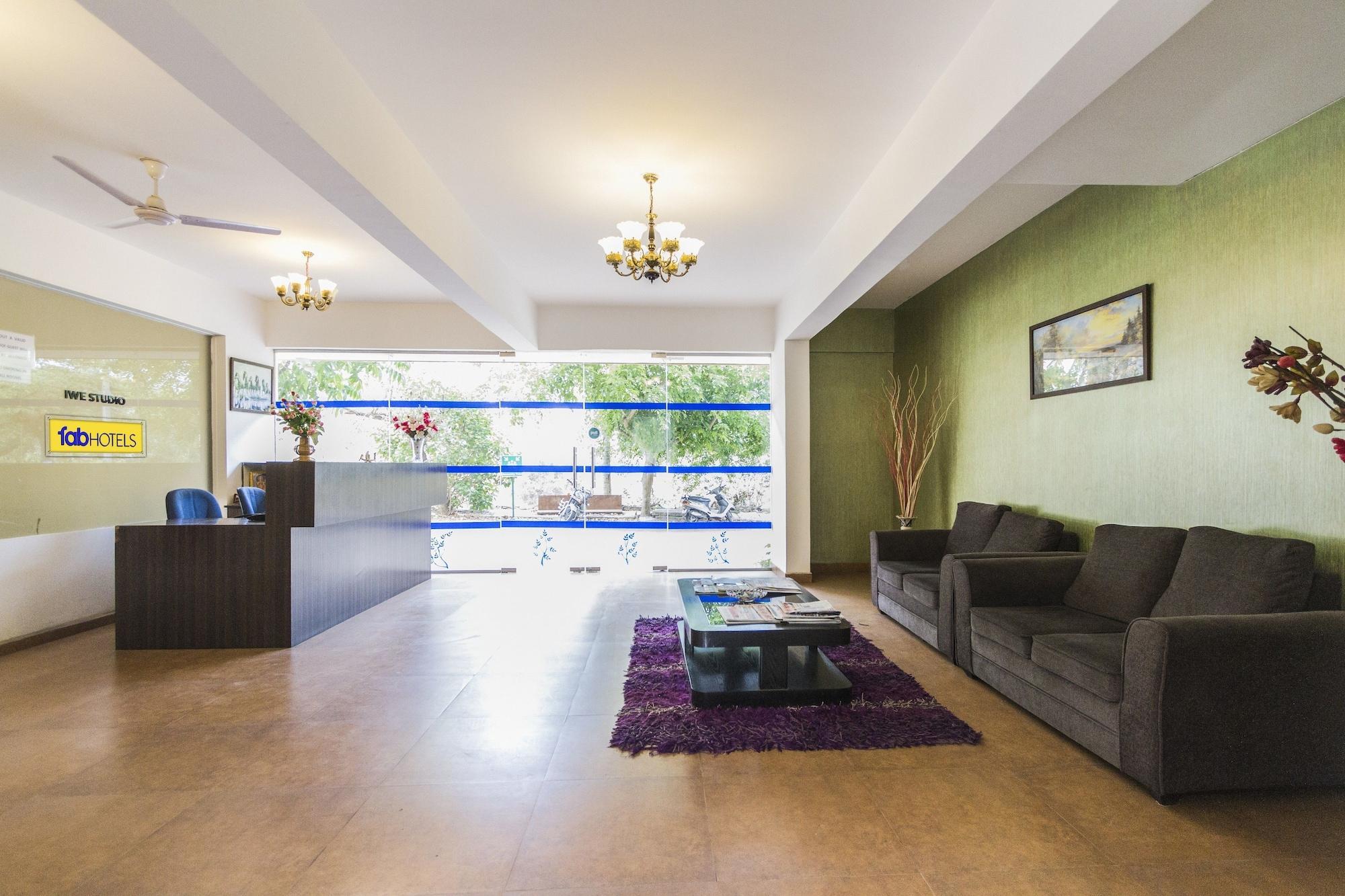 Vista Exterior FabHotel IWE Studio Yelahanka