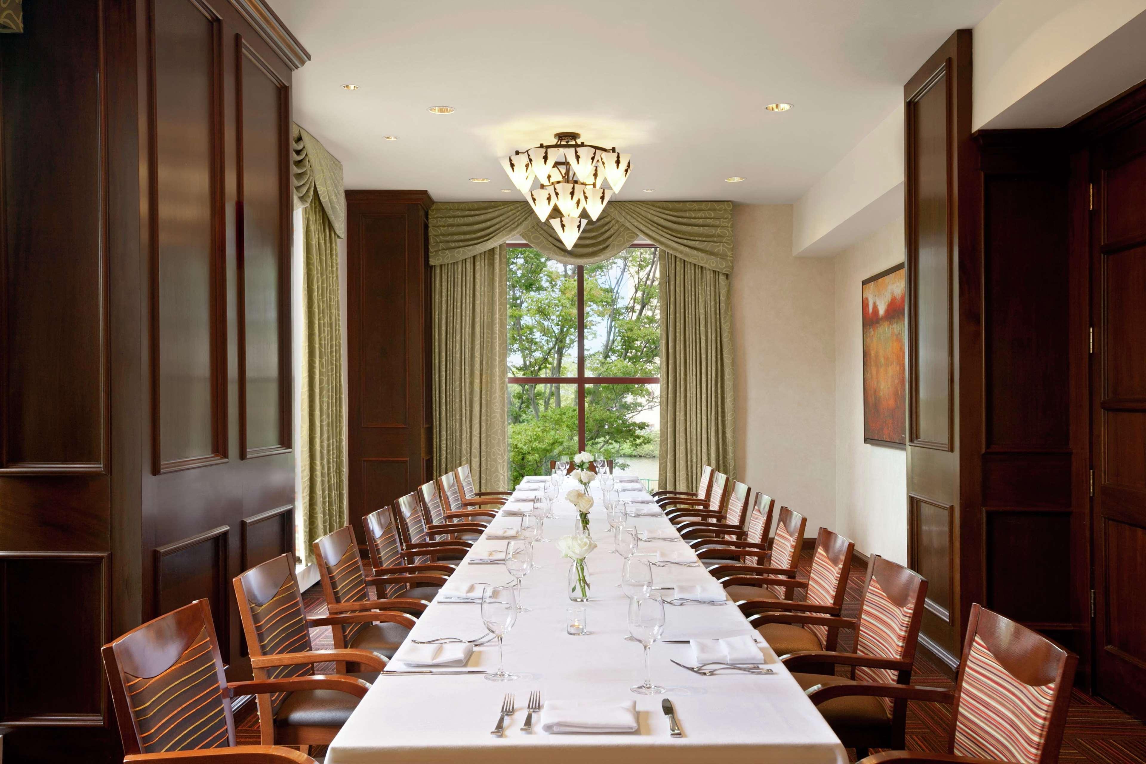 Restaurant DoubleTree Suites by Hilton Hotel Boston - Cambridge