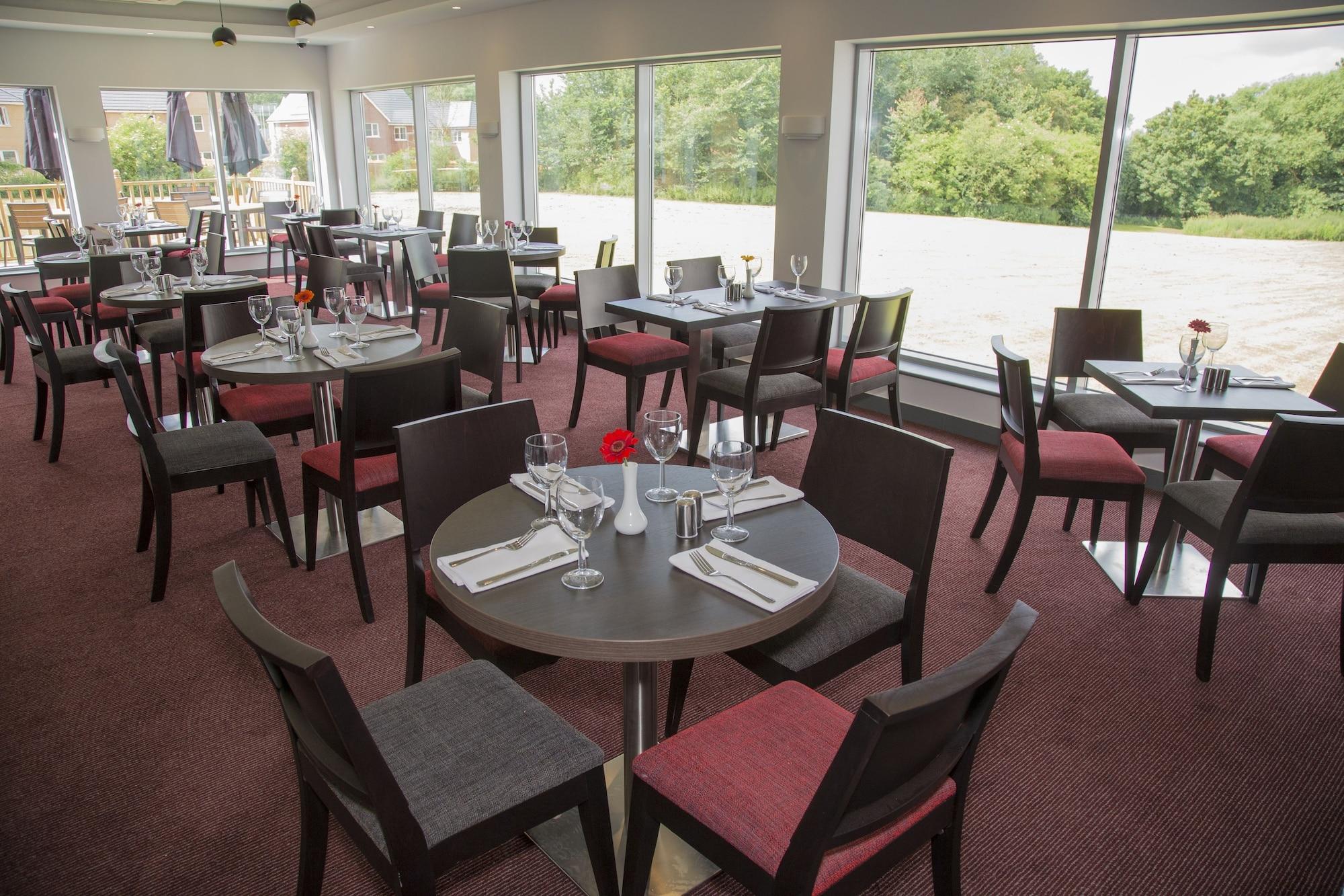 Restaurant Ramada by Wyndham Milton Keynes