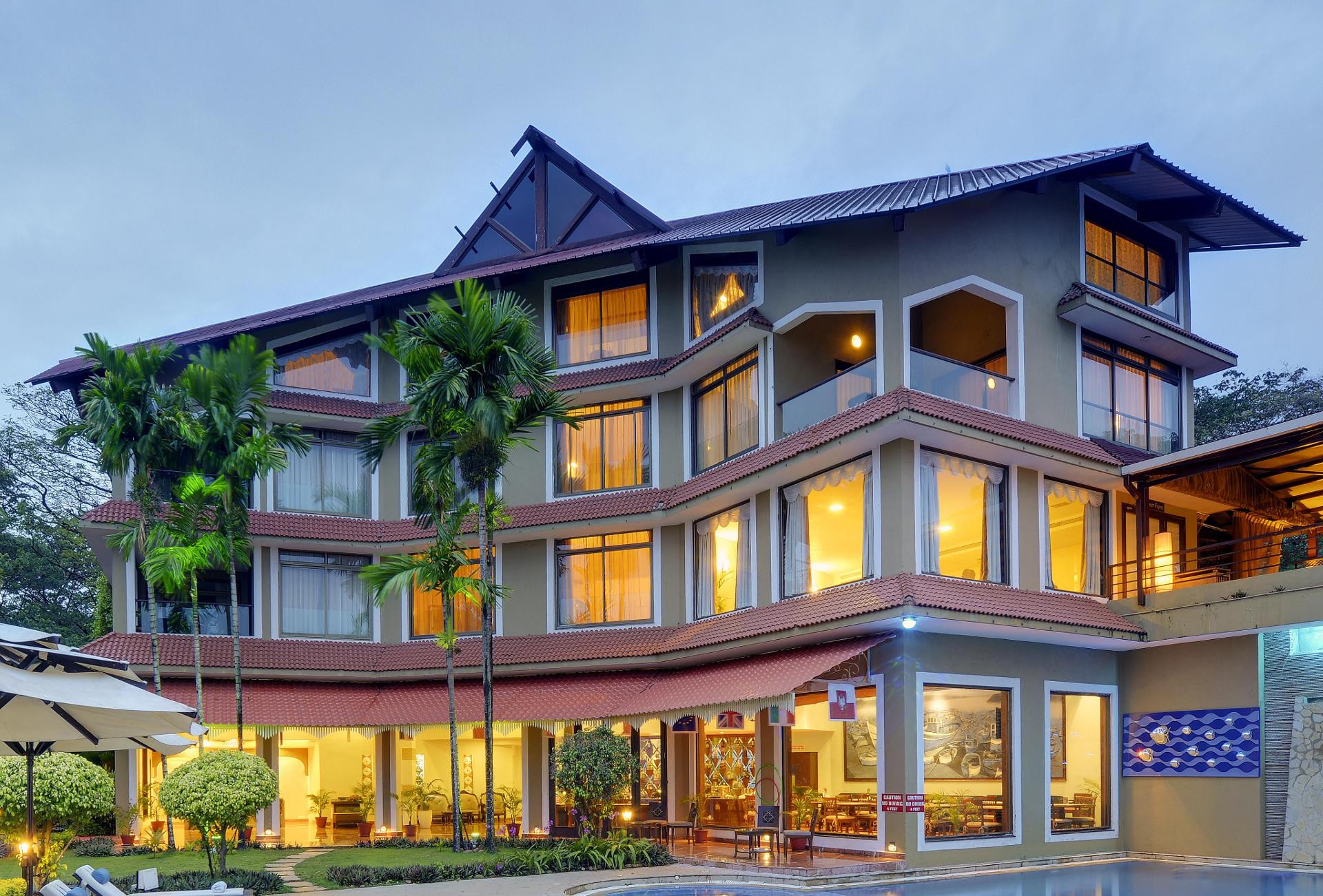 Vista Exterior The Crown Goa
