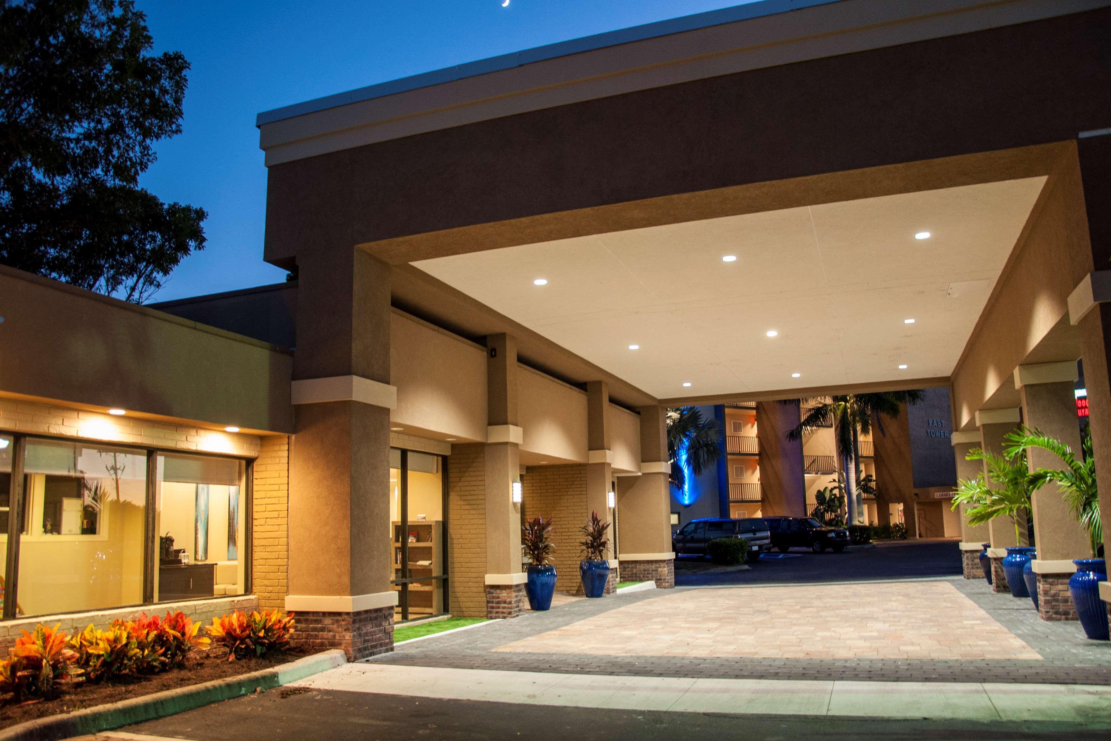 Vista Lobby Best Western Fort Myers Waterfront