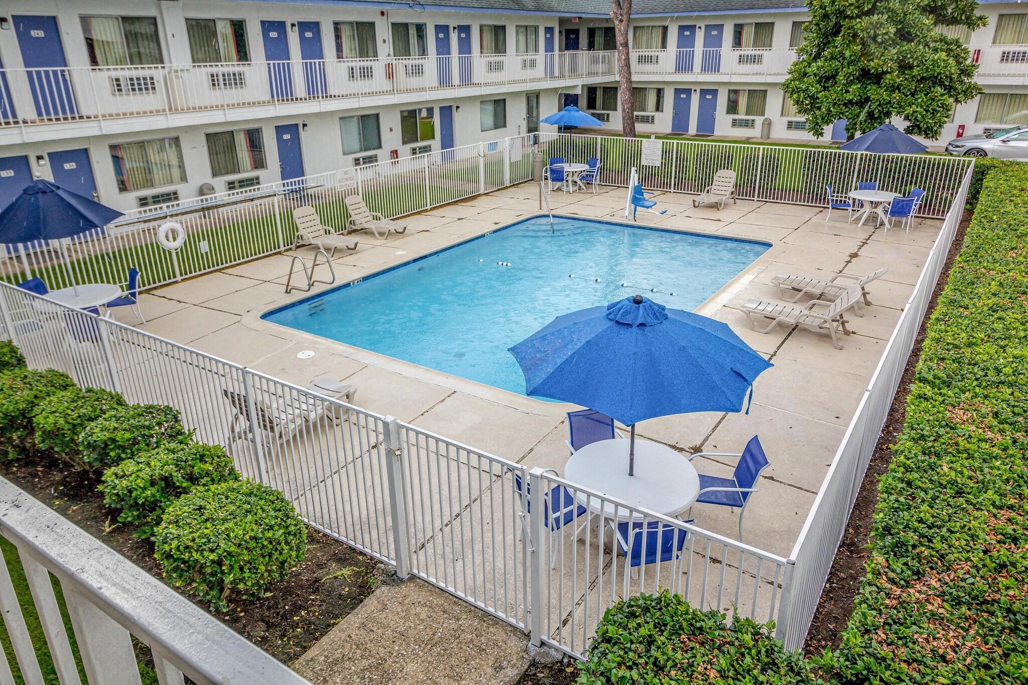 Vista Piscina Motel 6 Conroe, TX