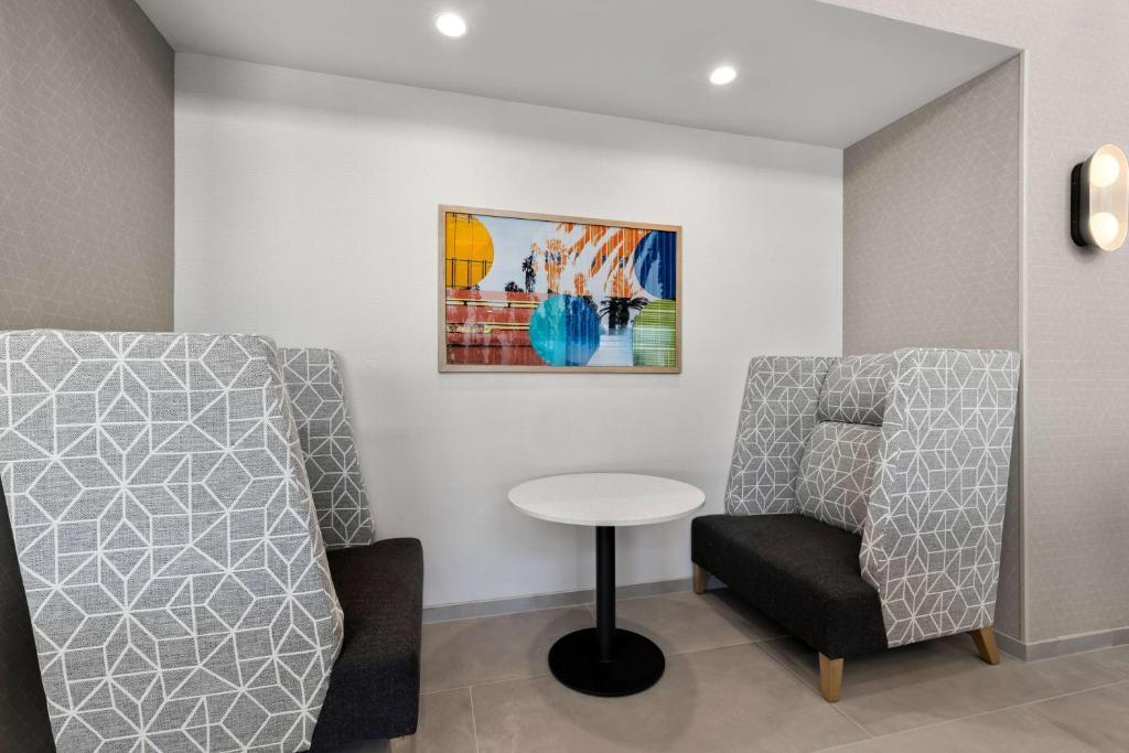 Vista Lobby Hampton Inn & Suites By Hilton Corona