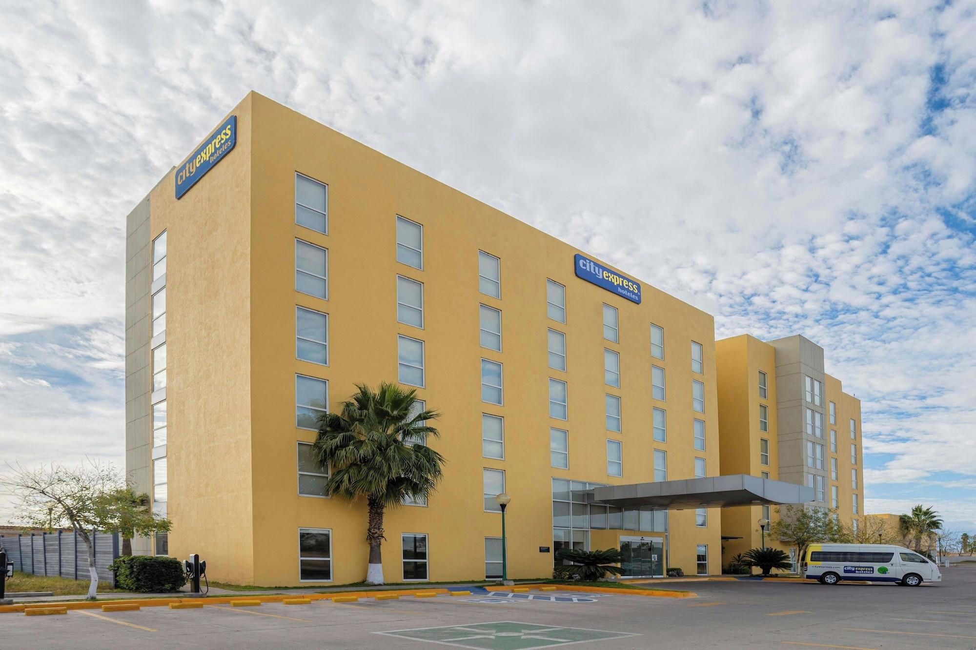 Vista Exterior City Express by Marriott Durango