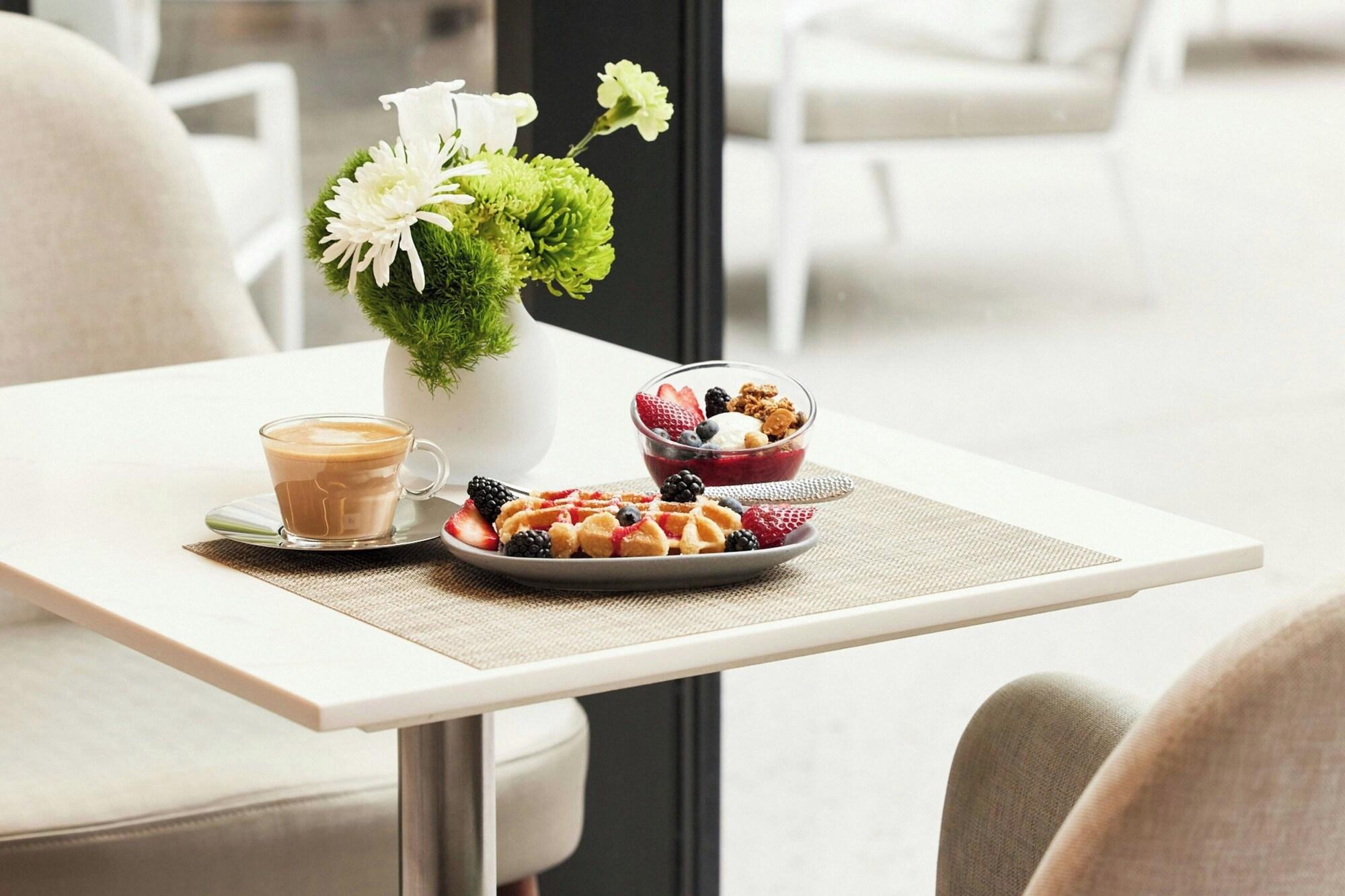 Restaurant AC Hotel by Marriott Dallas by the Galleria