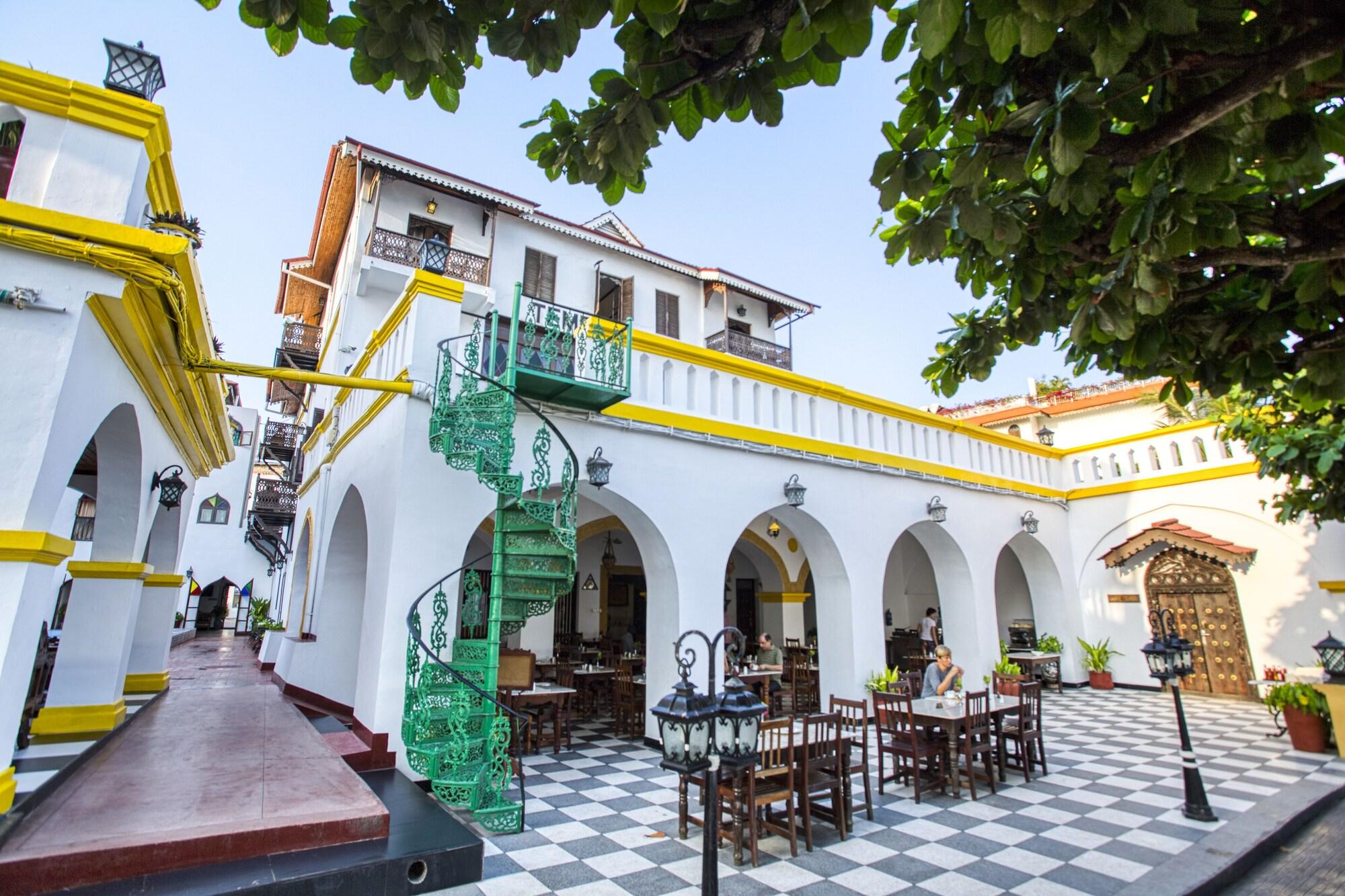 Vista Exterior Tembo House Hotel