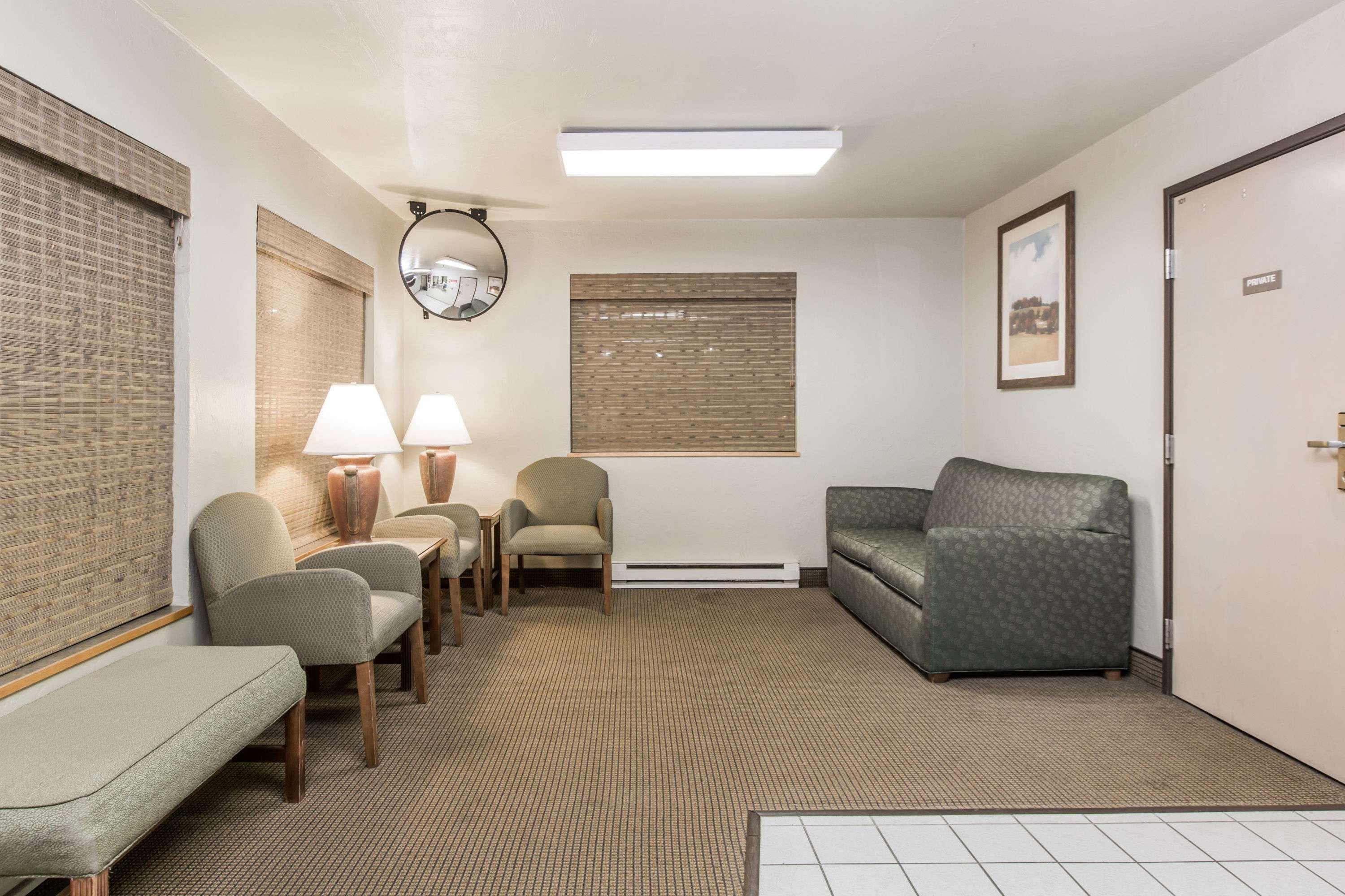 Vista Lobby Super 8 by Wyndham Ketchikan