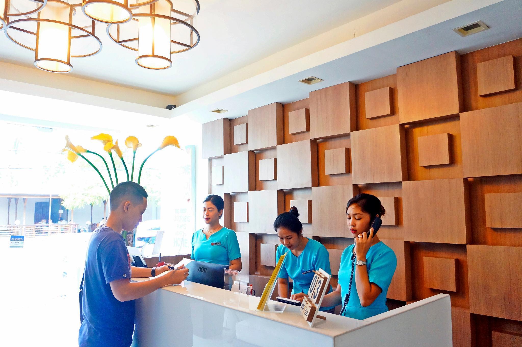 Vista Lobby Tacloban Plaza Hotel