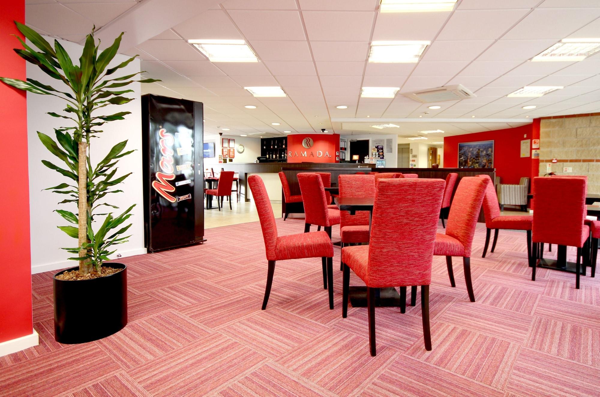 Vista Lobby Ramada by Wyndham London Stansted Airport