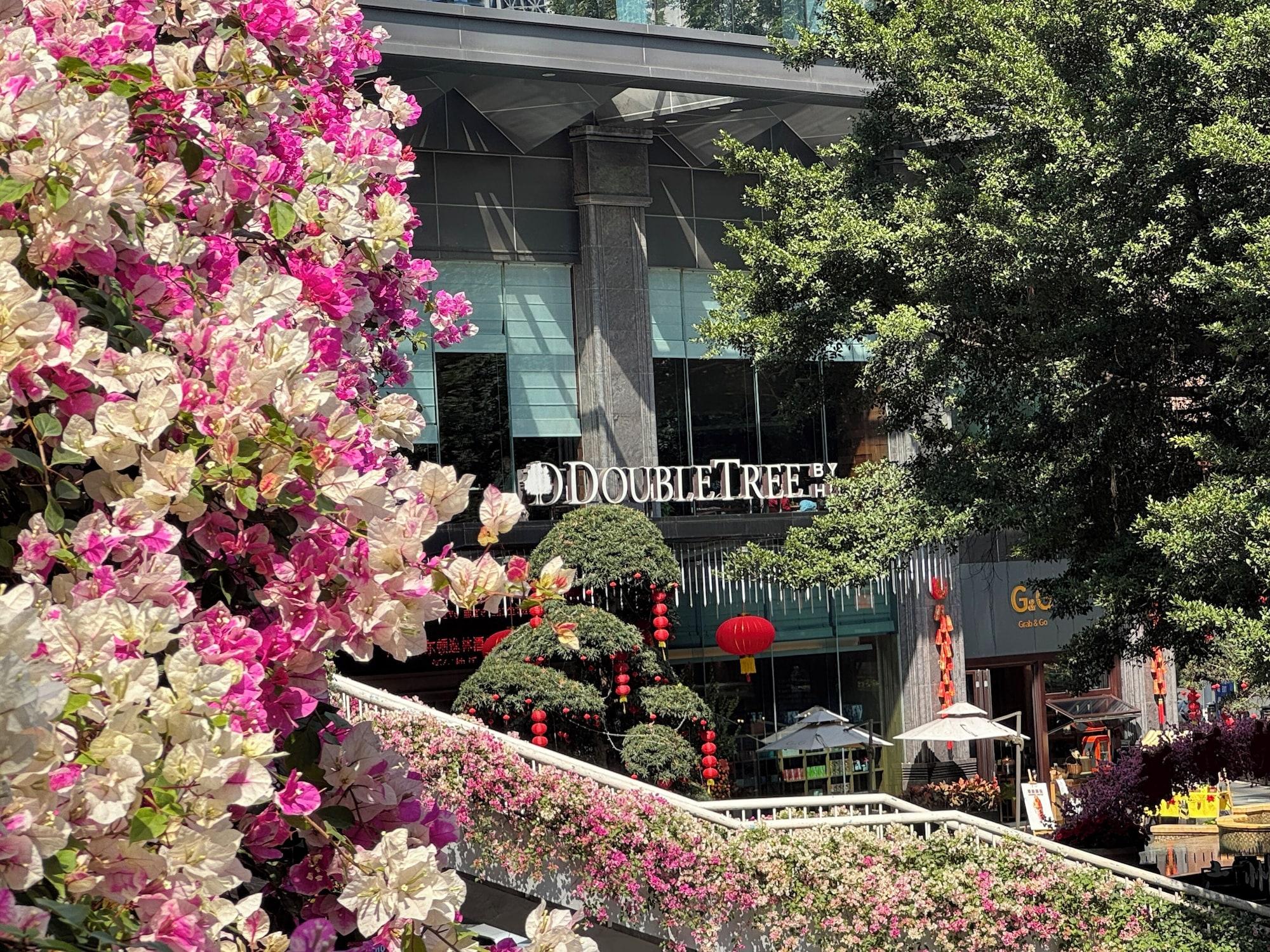 Vista Exterior DoubleTree by Hilton Guangzhou-Free Shuttle Bus to Canton Fair Complex & Overseas Buyer Registration Services during Canton Fair Period