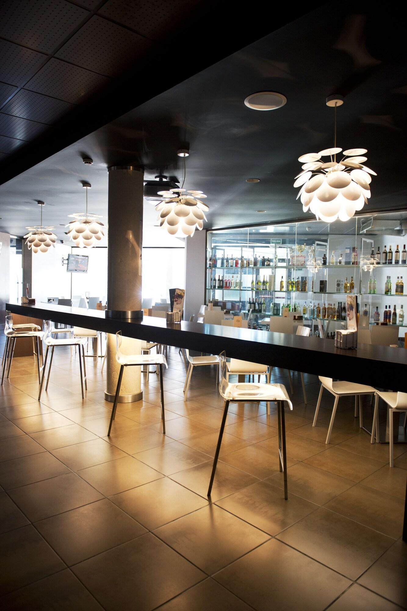 Bar/Salón Hotel Tach Madrid Airport