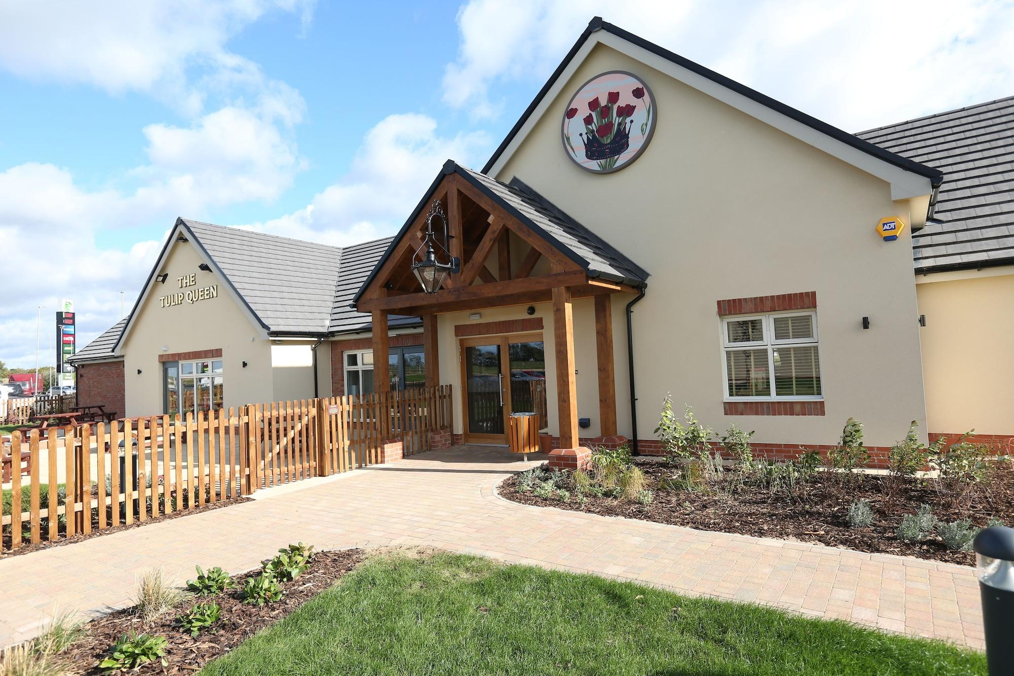 Vista Exterior Tulip Queen, Spalding by Marston's Inns