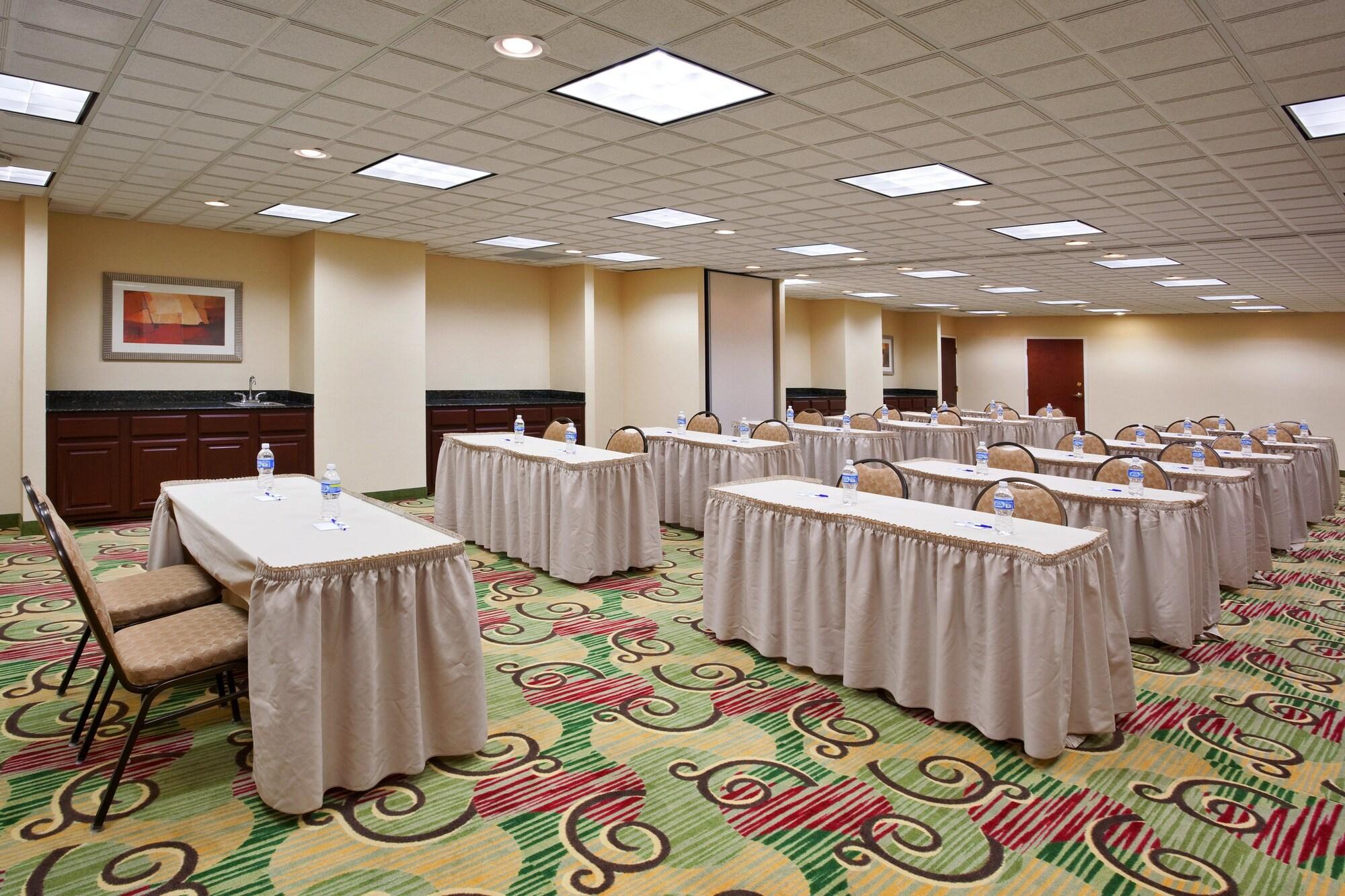 Sala de Reuniones Holiday Inn Express Hotel & Suites Cleveland-Streetsboro by IHG